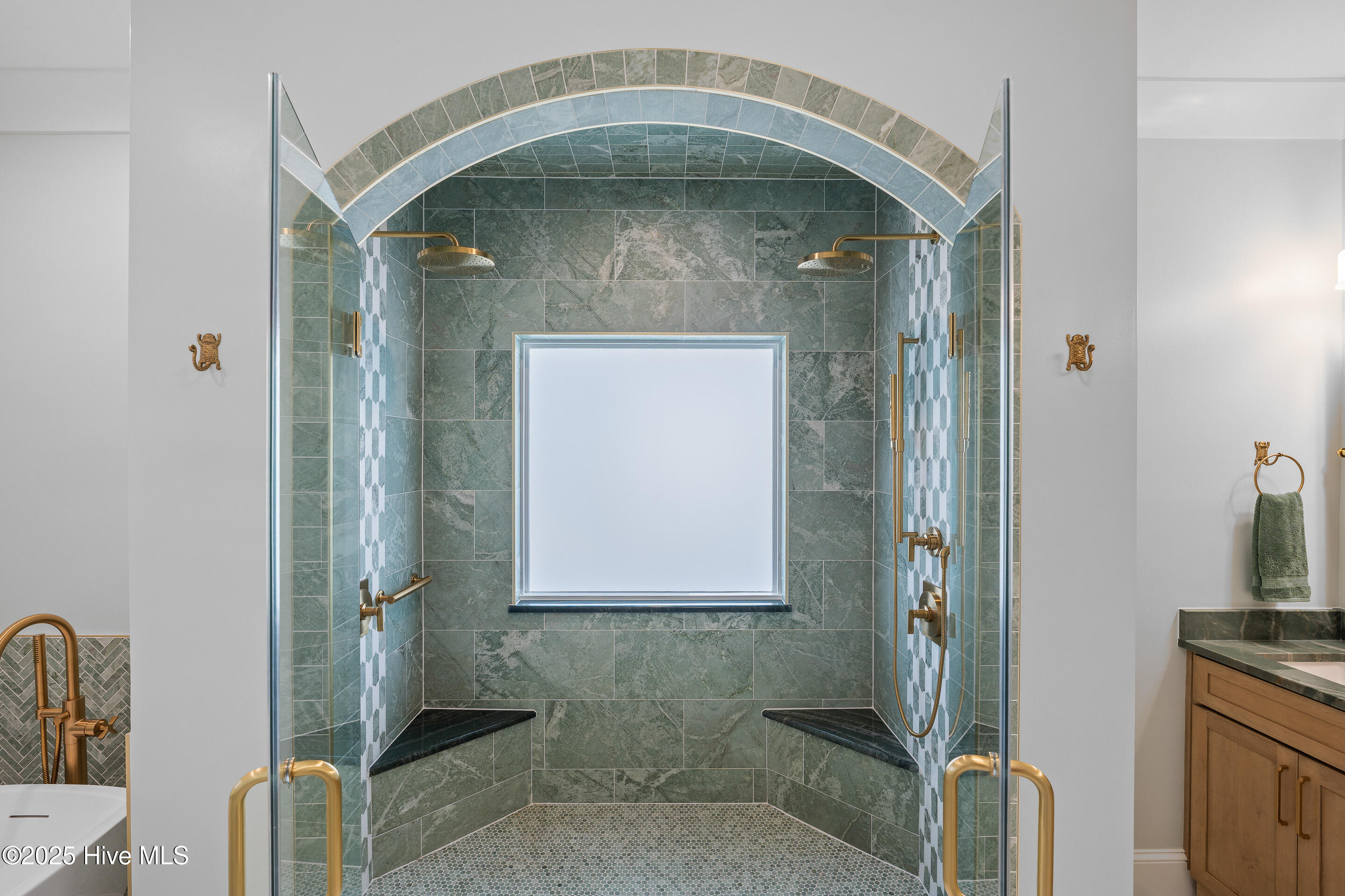 100542348 | Photo 31