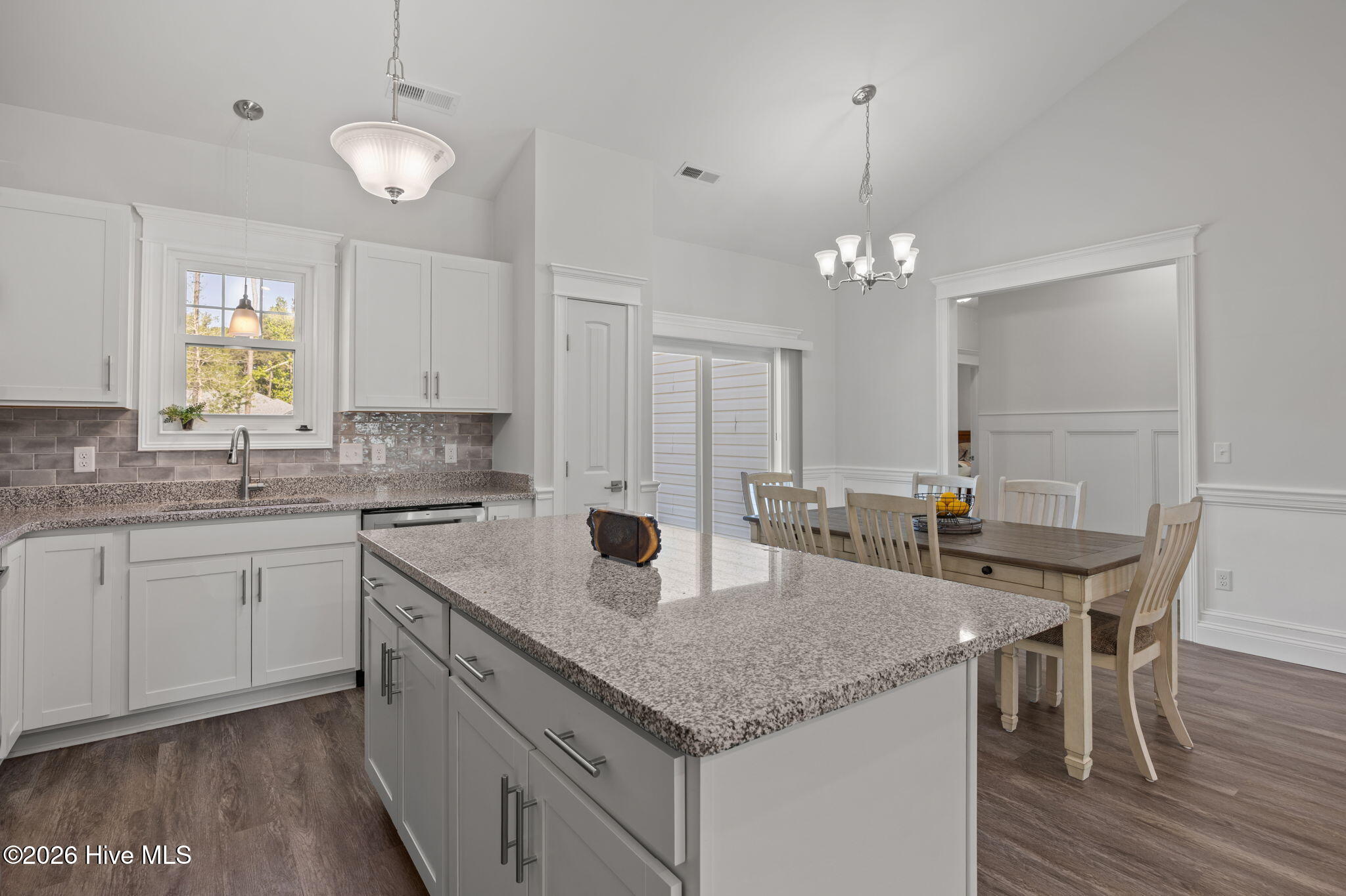 100568491 | Photo 12