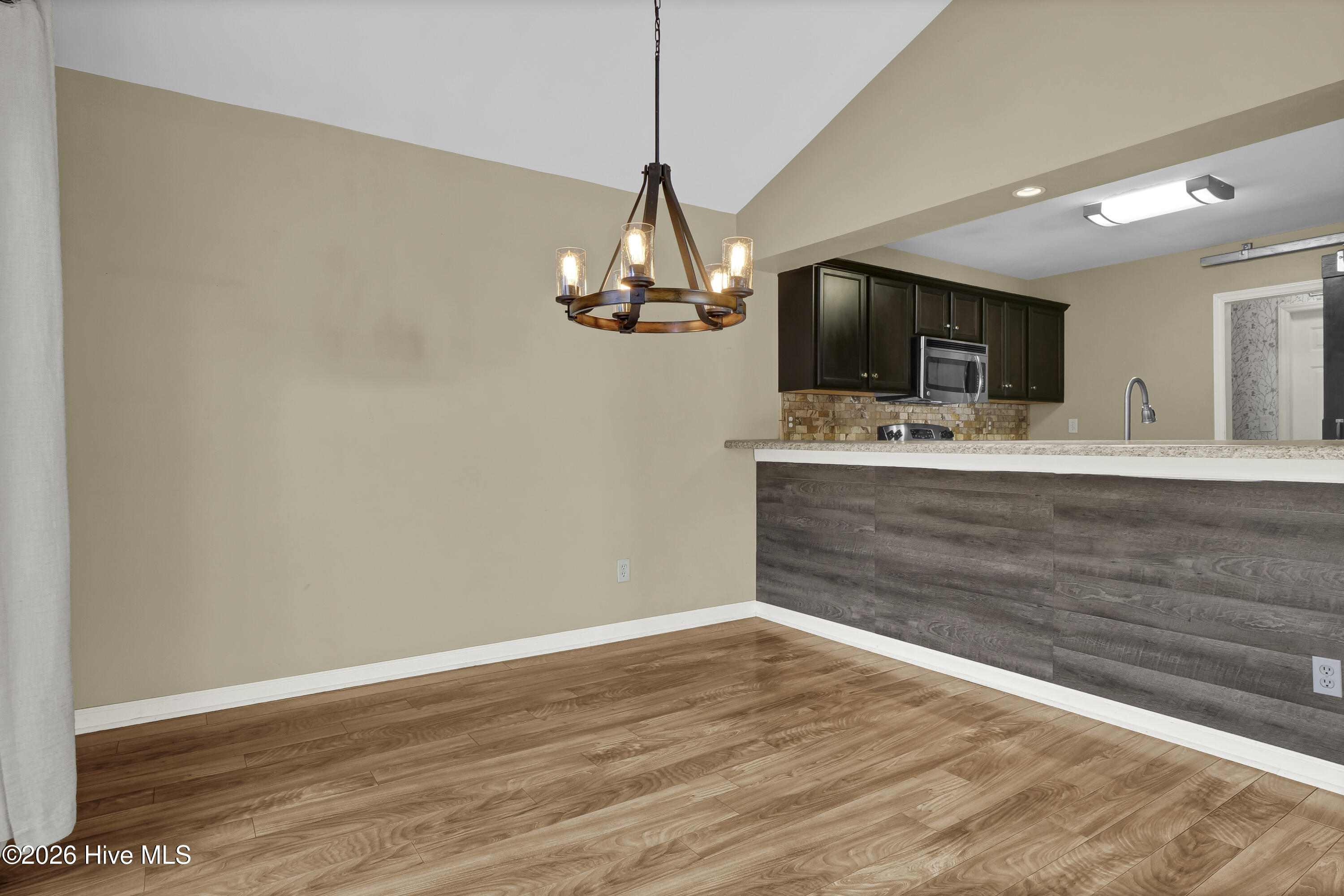 100551025 | Photo 10