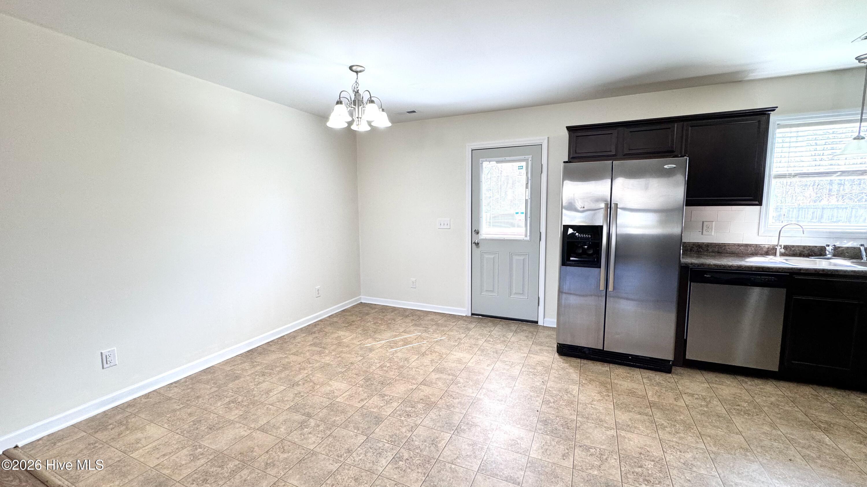 100561973 | Photo 13