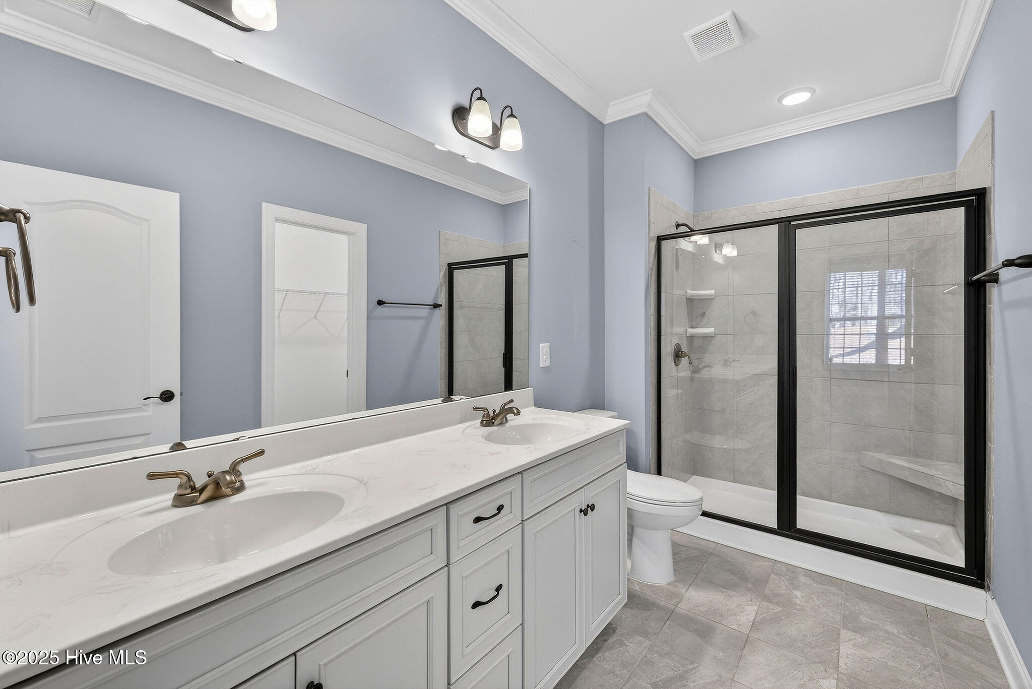 100547187 | Photo 20