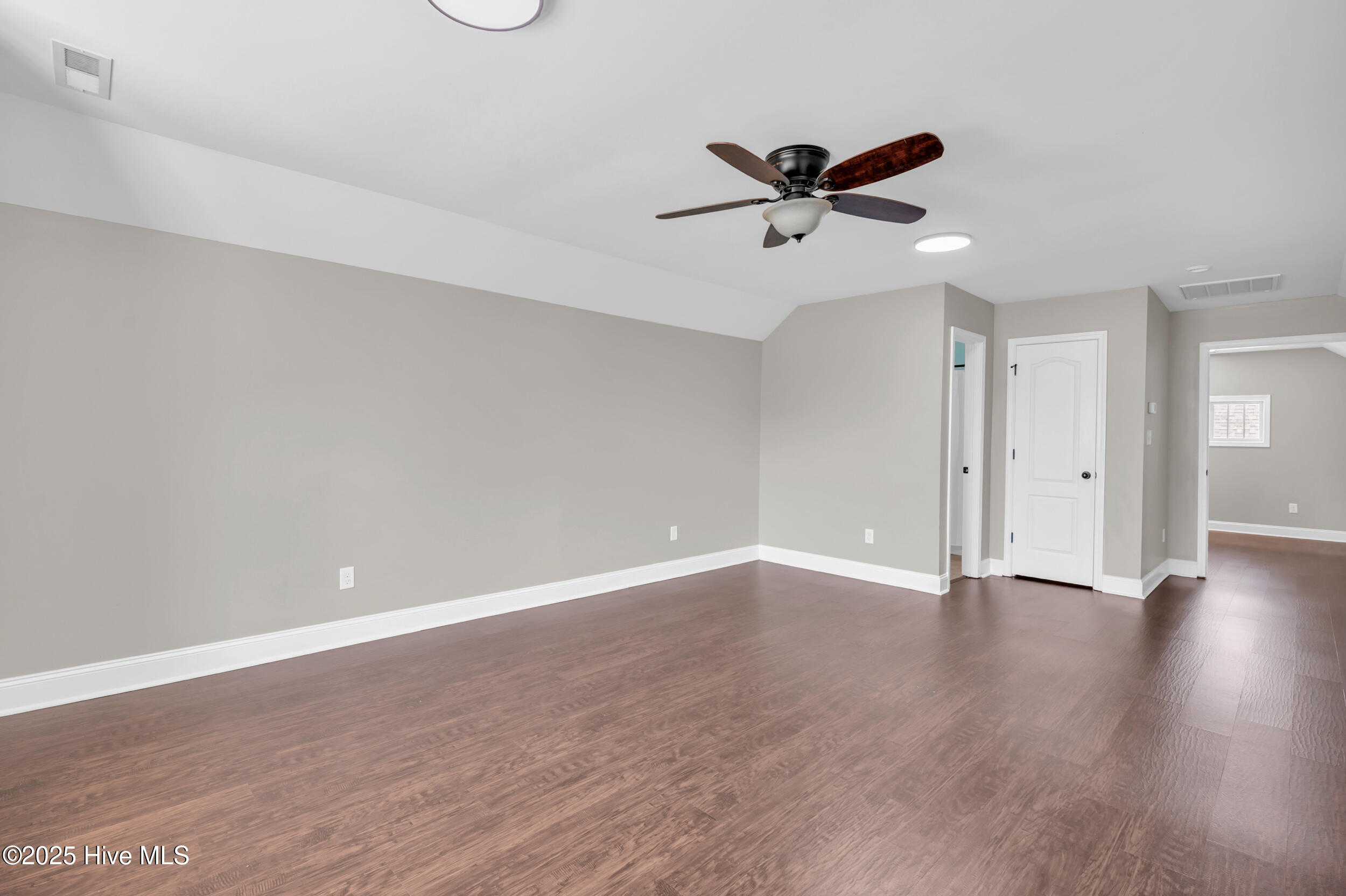 100538065 | Photo 38