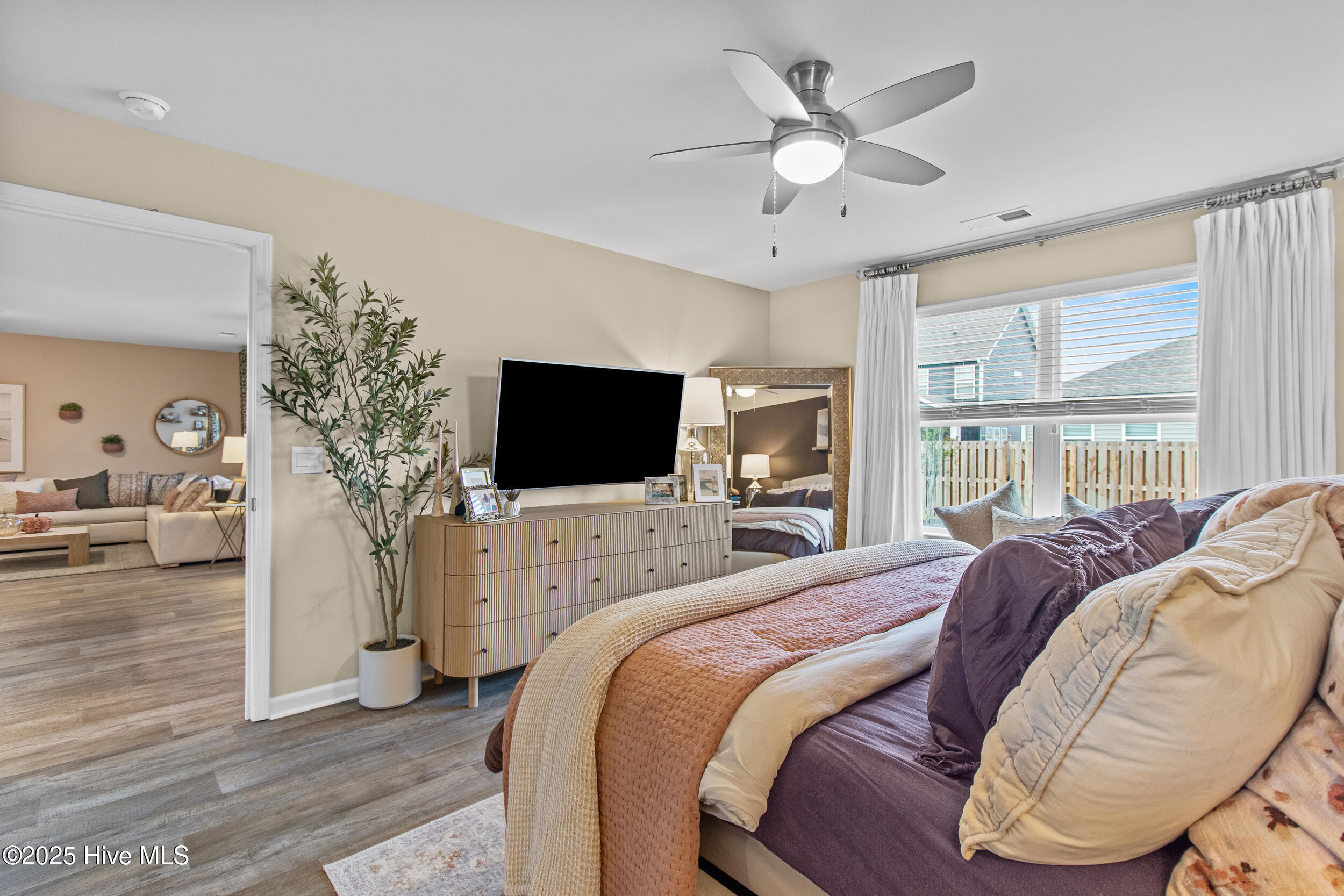 100533883 | Photo 18