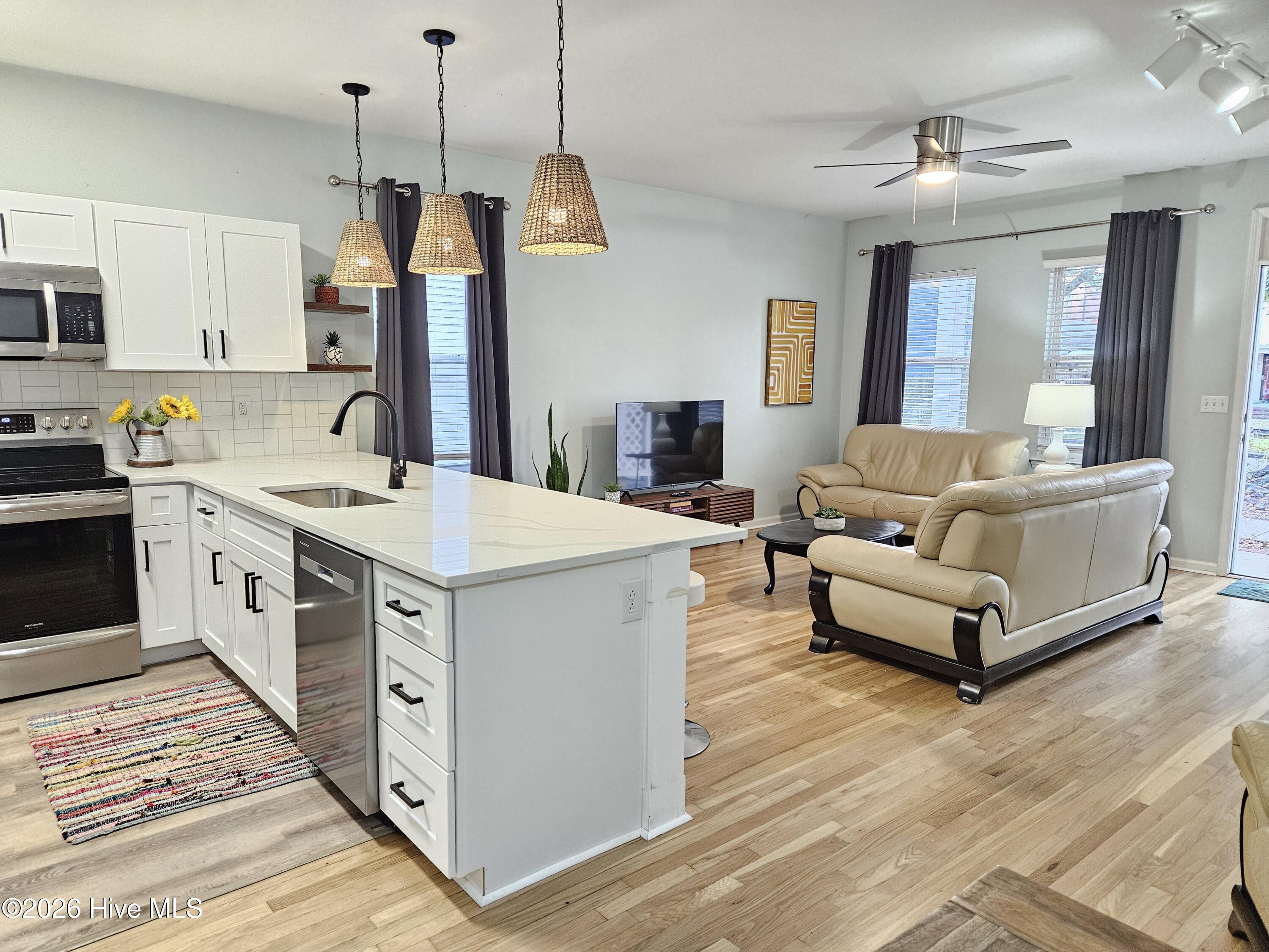 100564082 | Photo 30