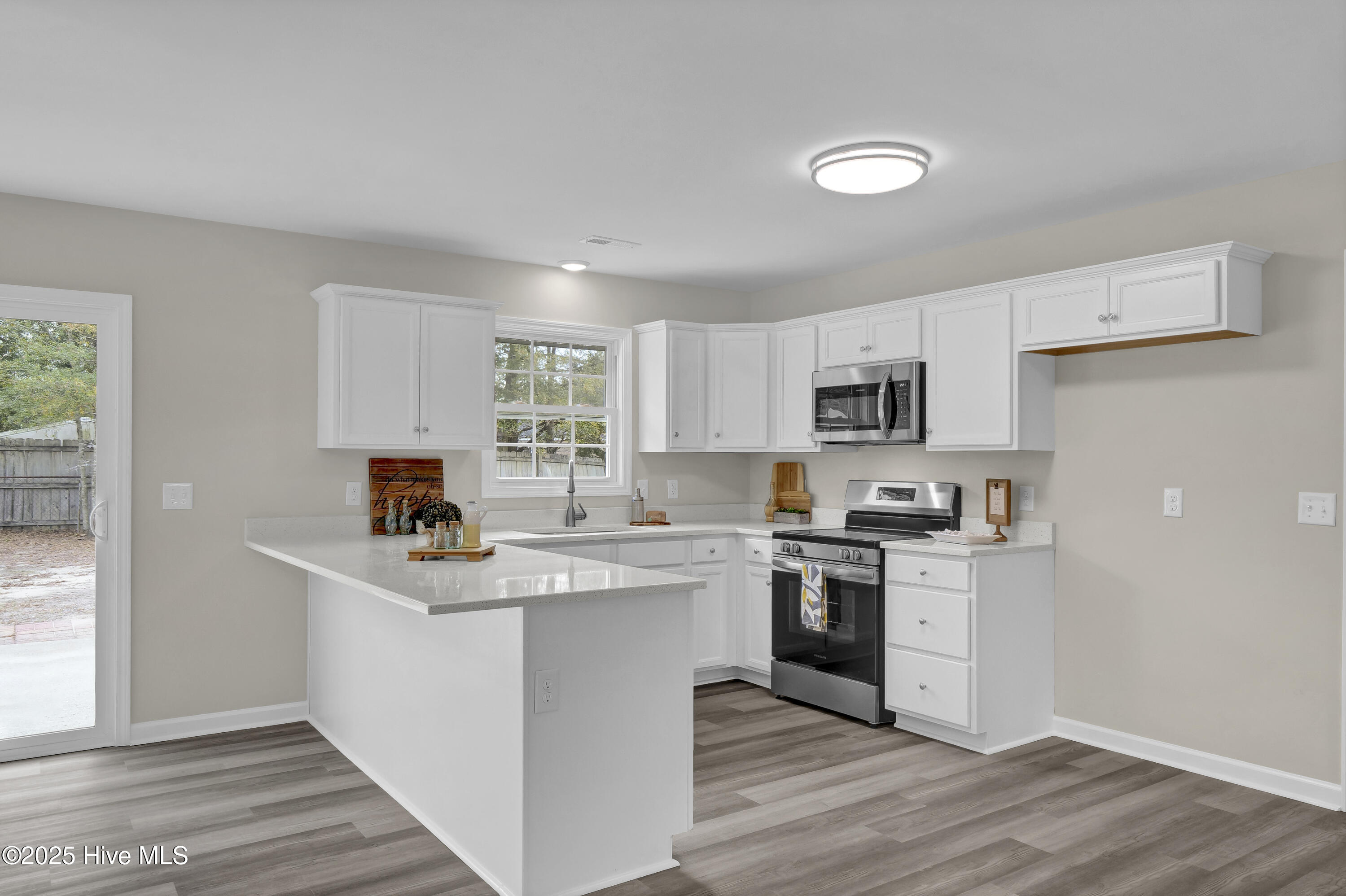 100546910 | Photo 13