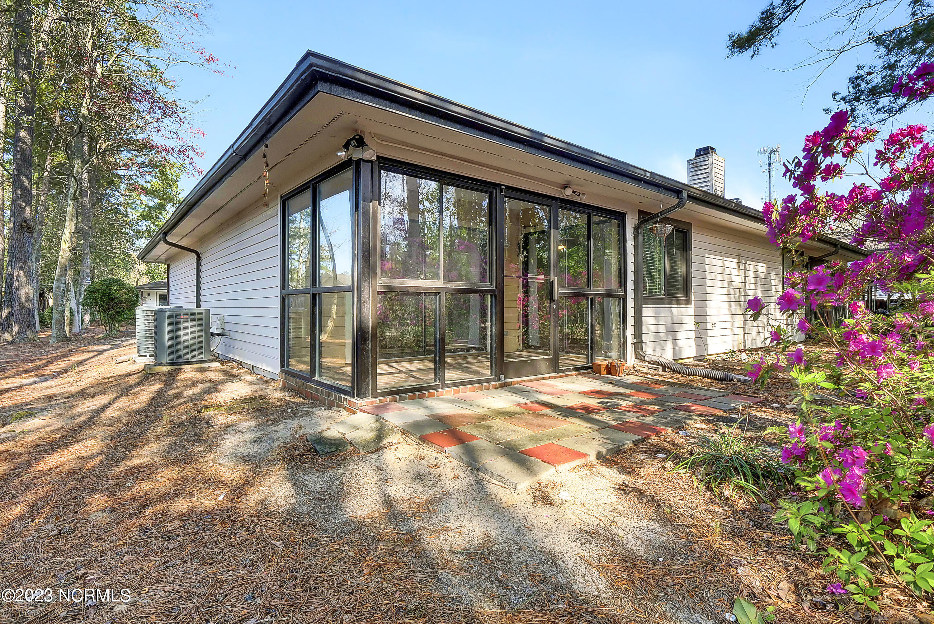 100560221 | Photo 26