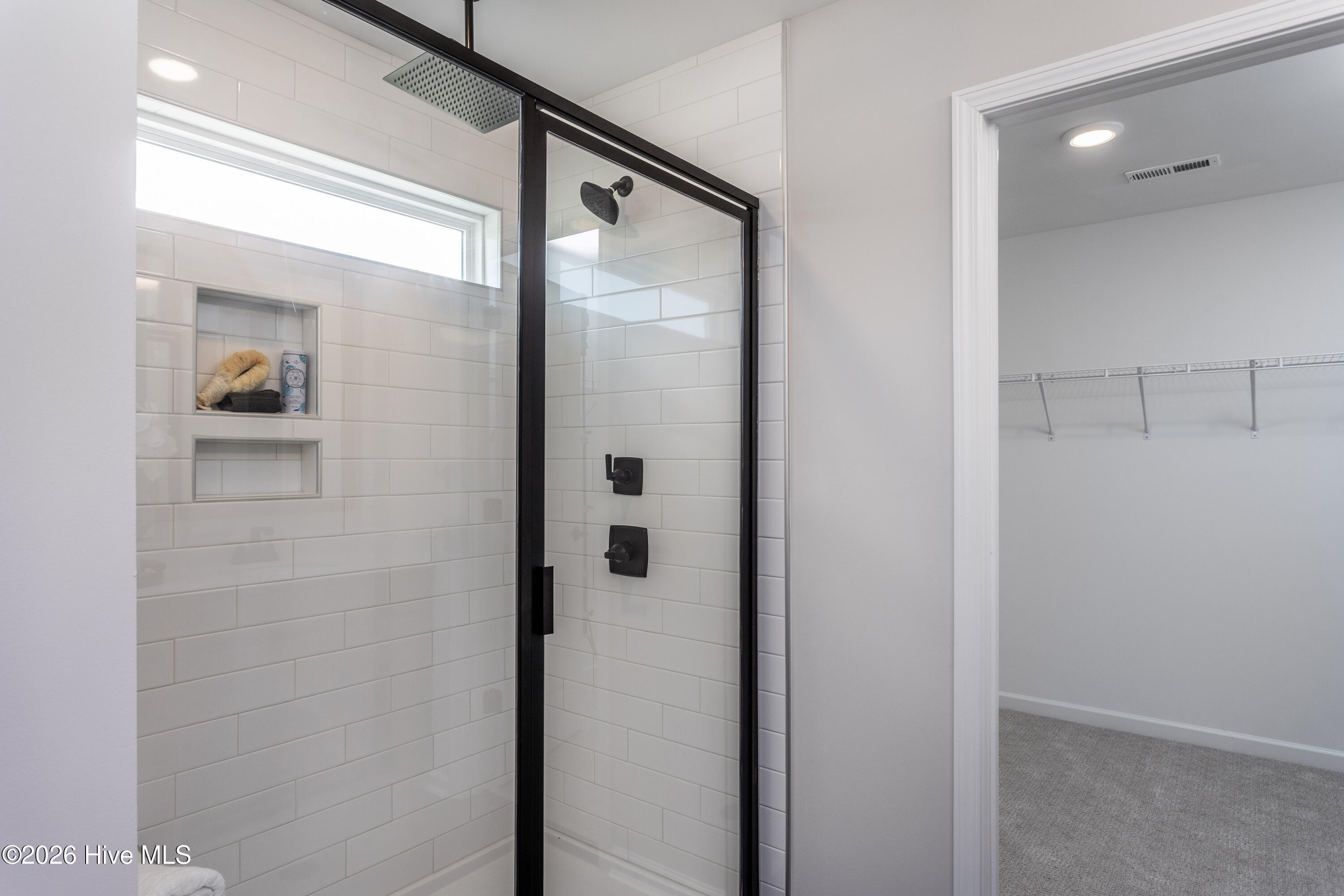 100557977 | Photo 22