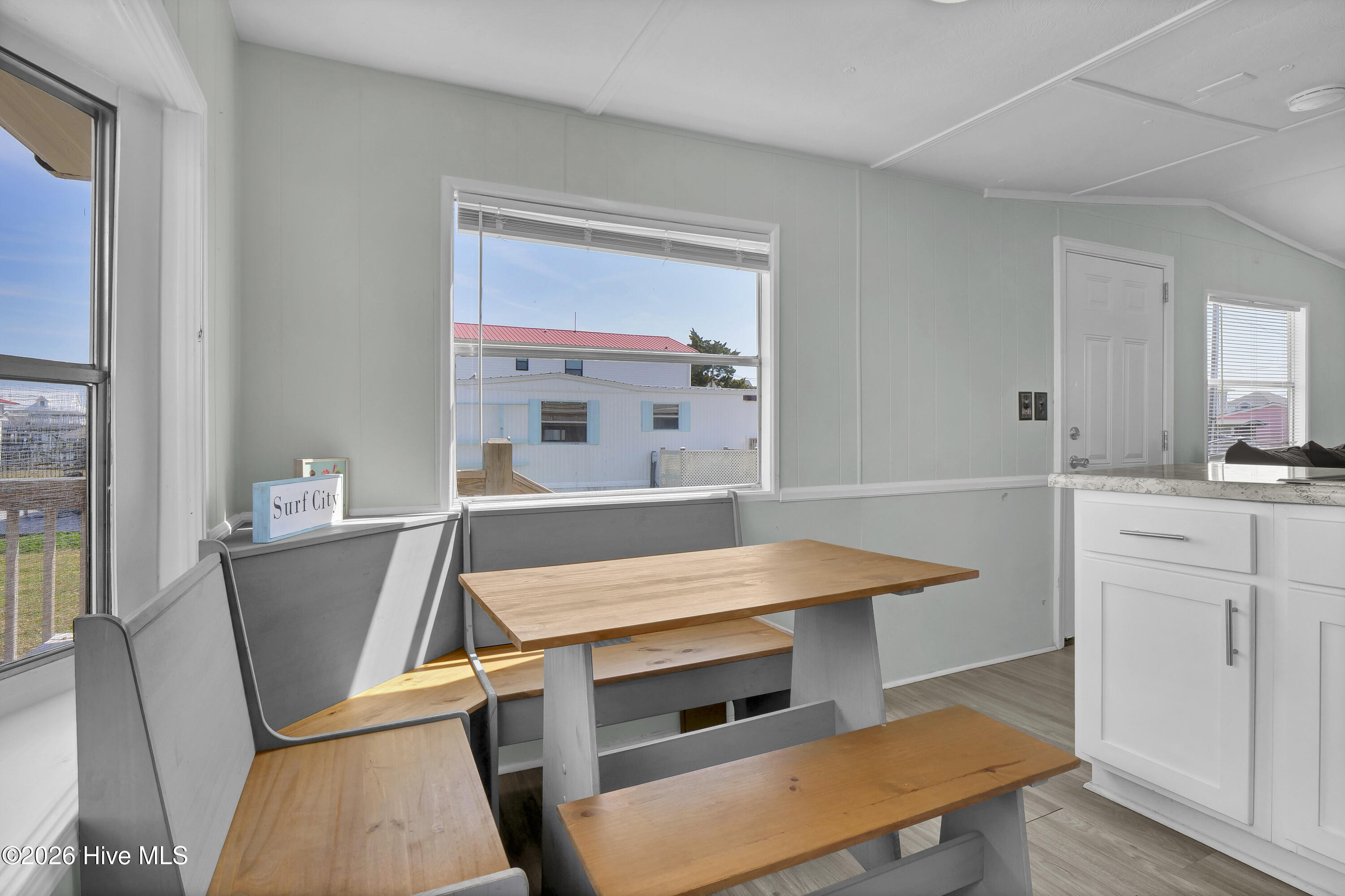 100560553 | Photo 11