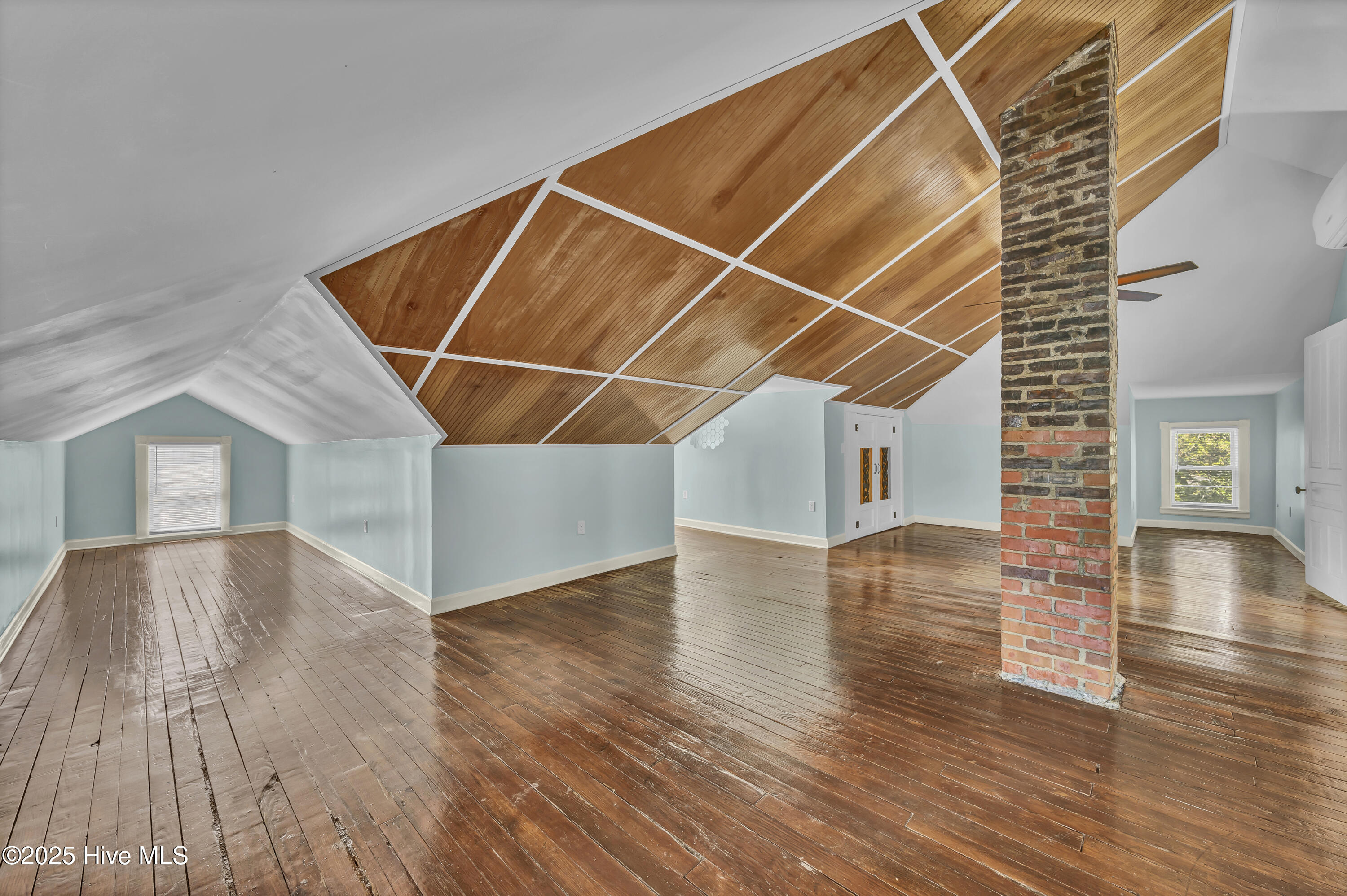 100531639 | Photo 13