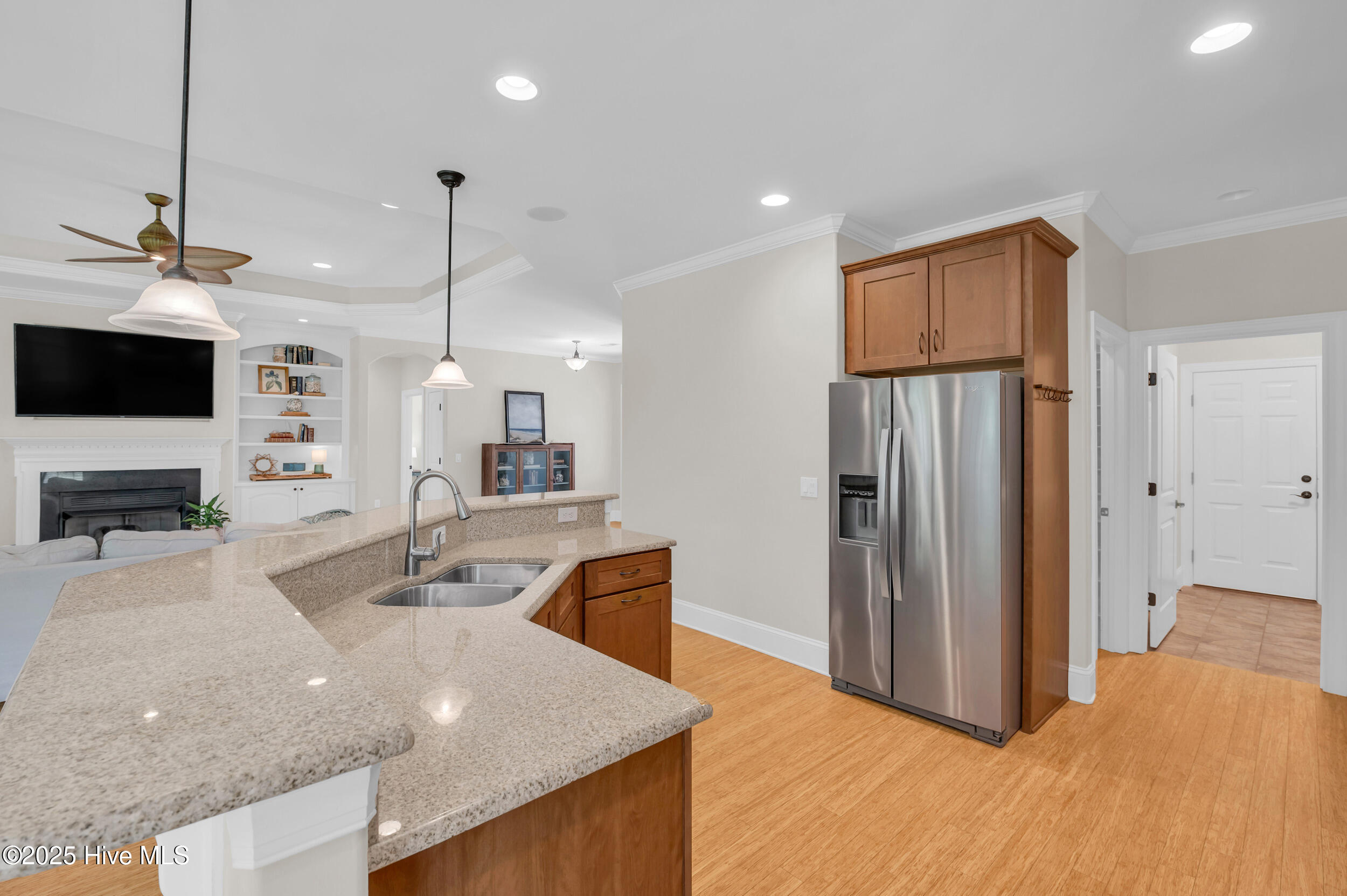 100517542 | Photo 15