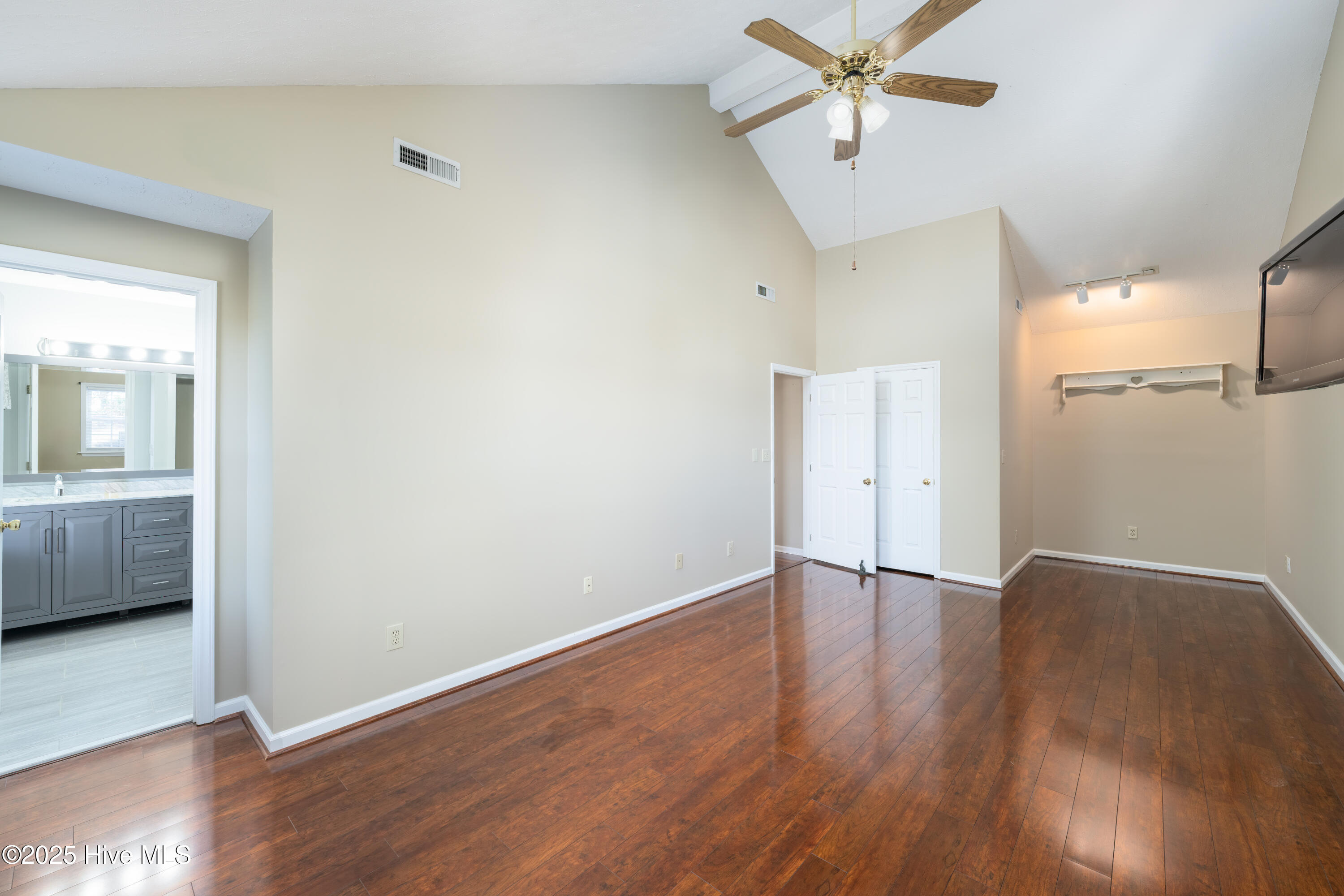 100547414 | Photo 18