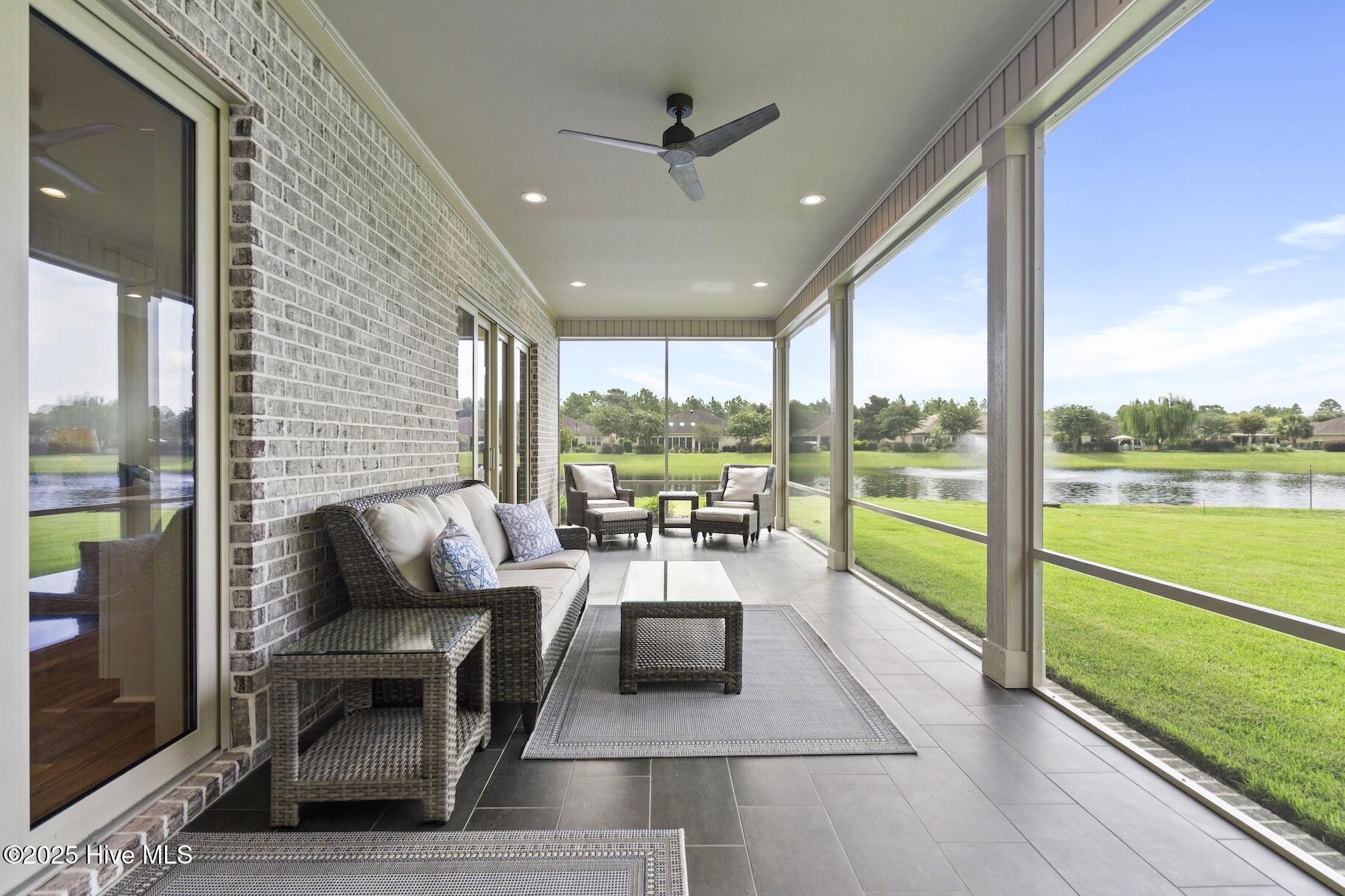 100550201 | Photo 42