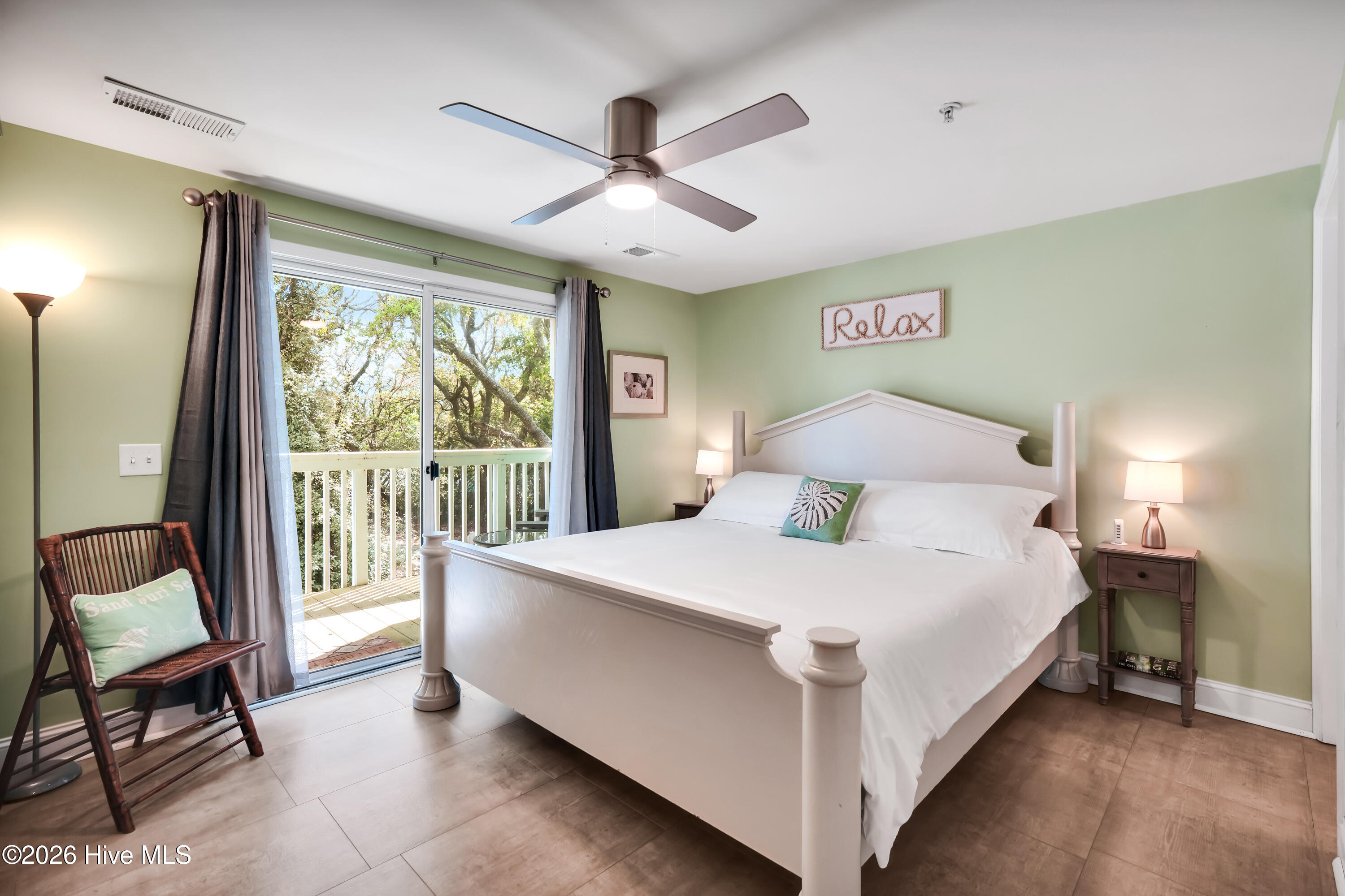 100568340 | Photo 20