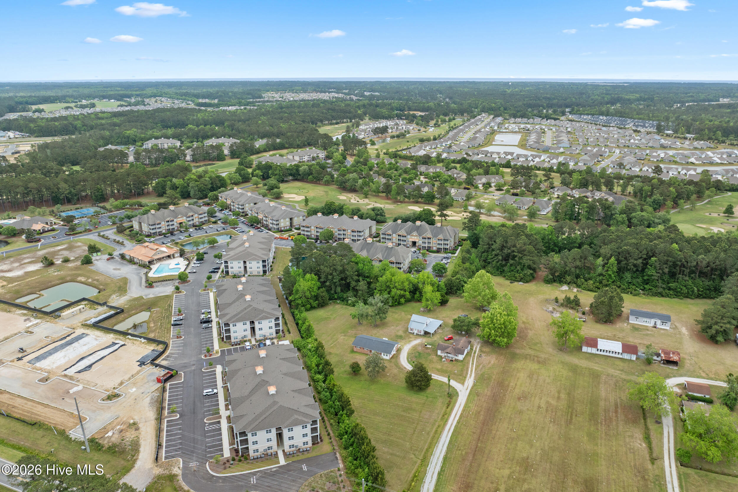 100570667 | Photo 35