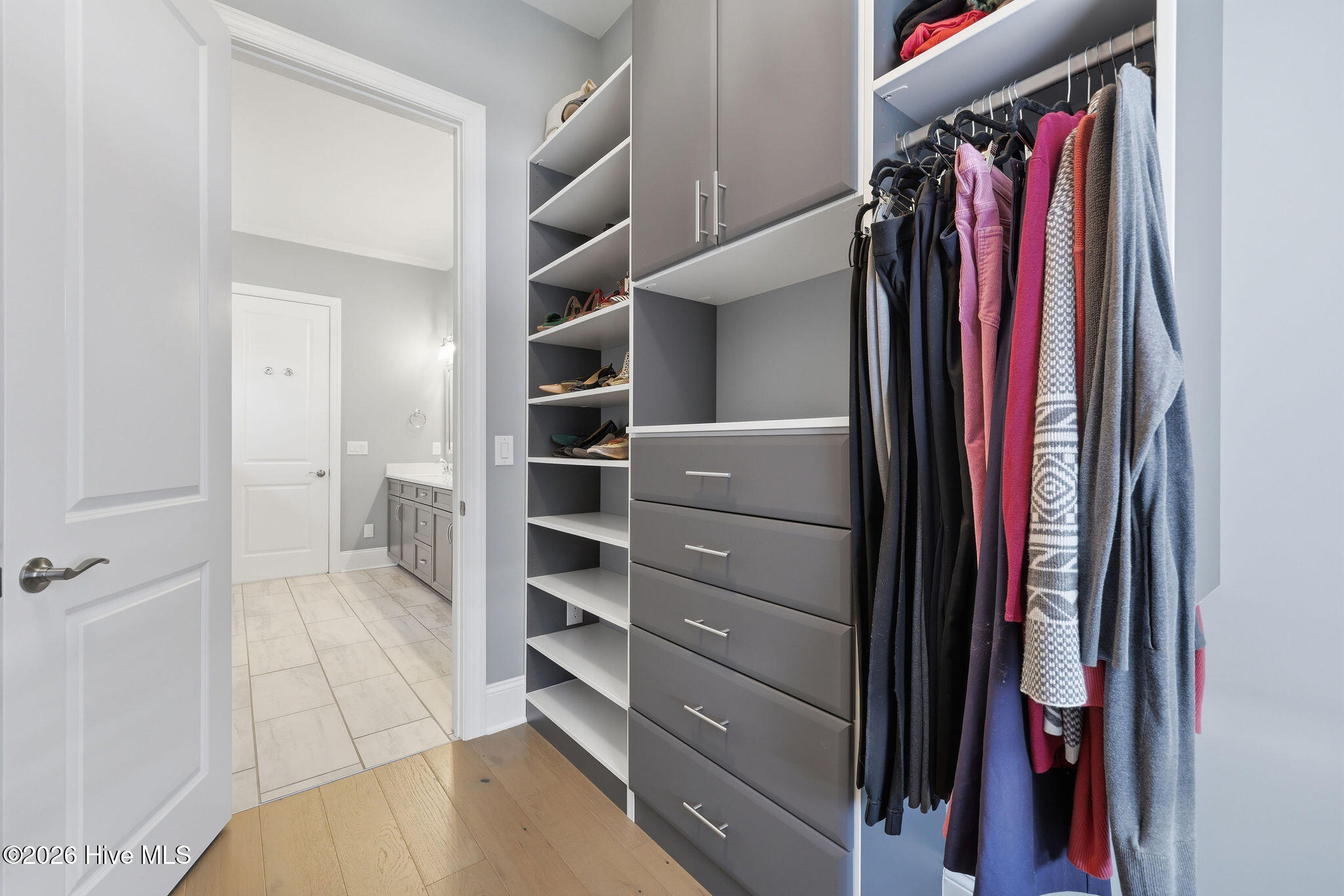 100569190 | Photo 34