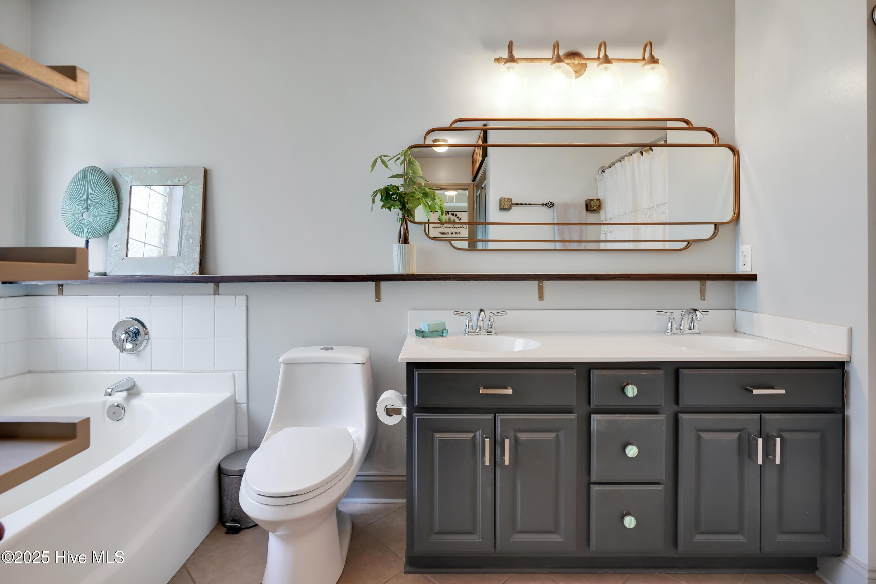 100525985 | Photo 25