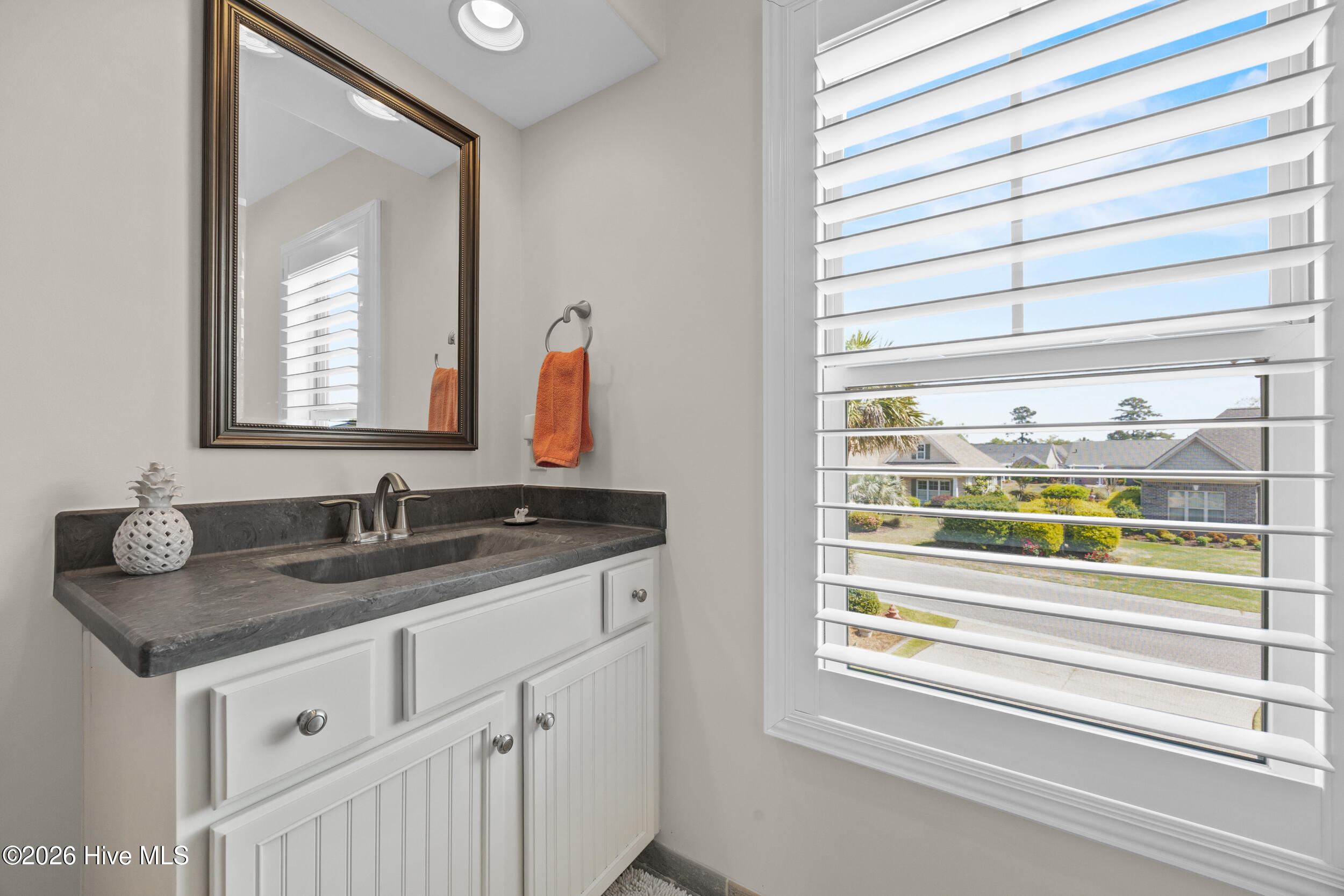 100566024 | Photo 37