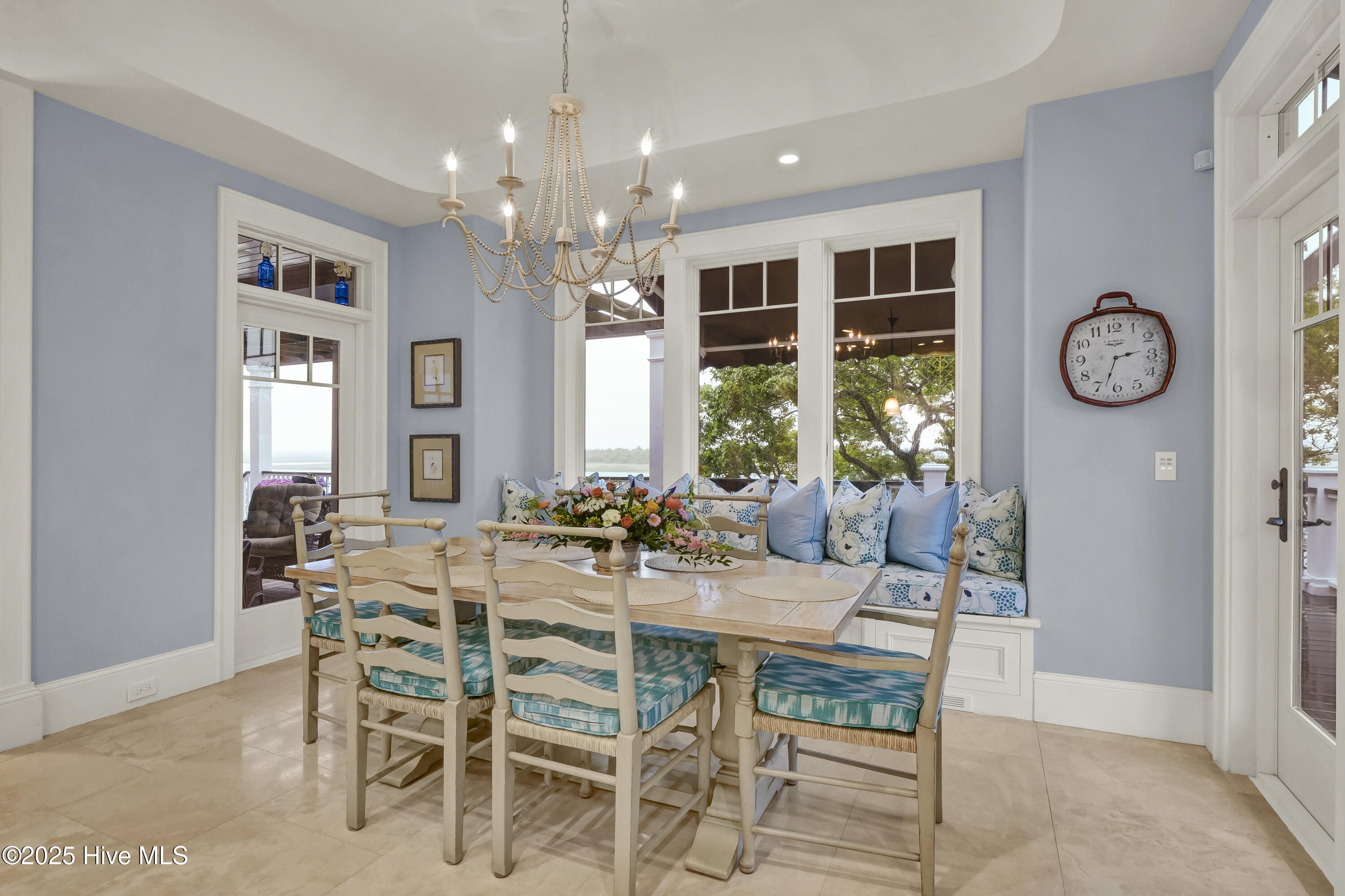 100504113 | Photo 16