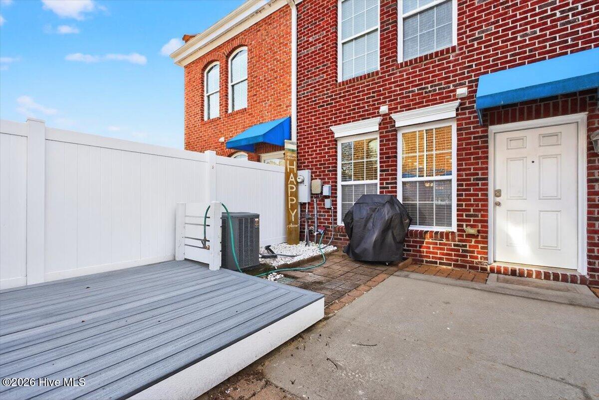 100548437 | Photo 43