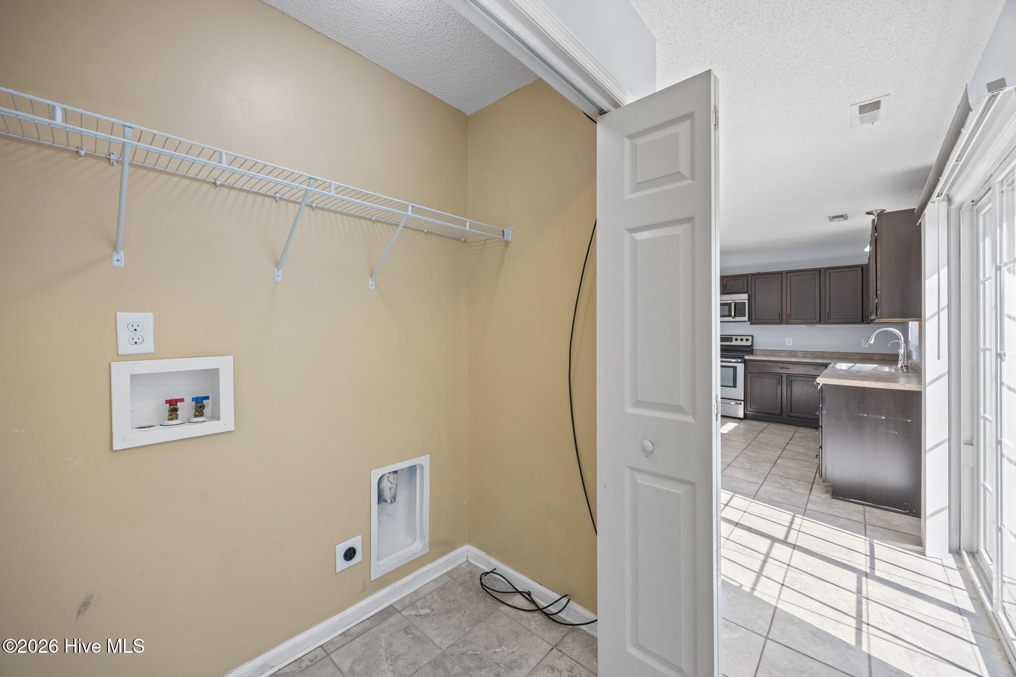 100557528 | Photo 21