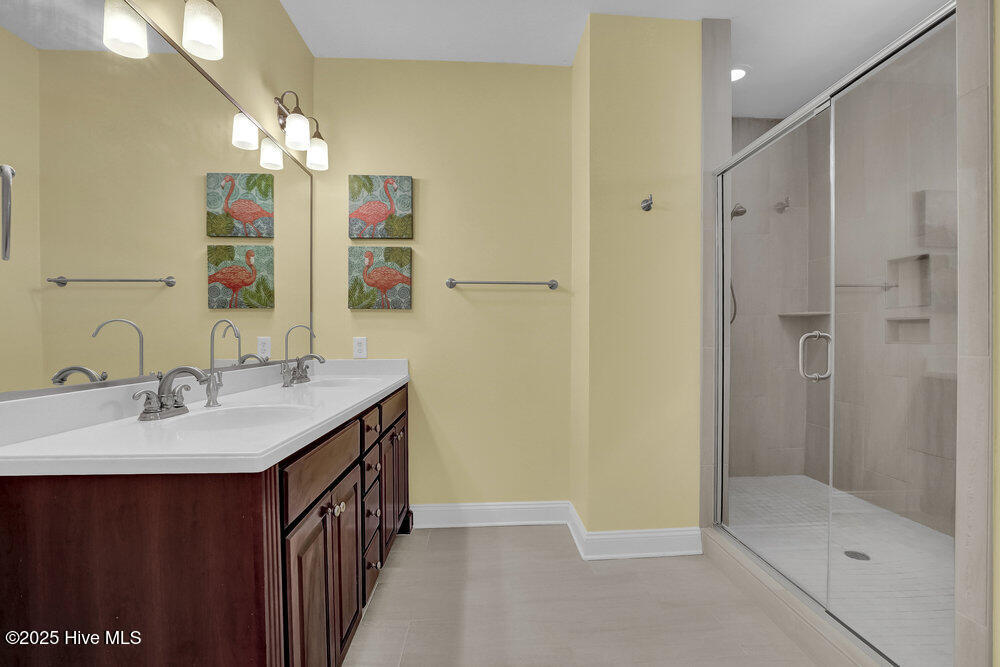 100513085 | Photo 23