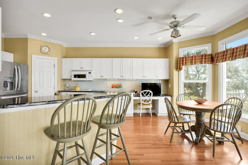 100563710 | Photo 21