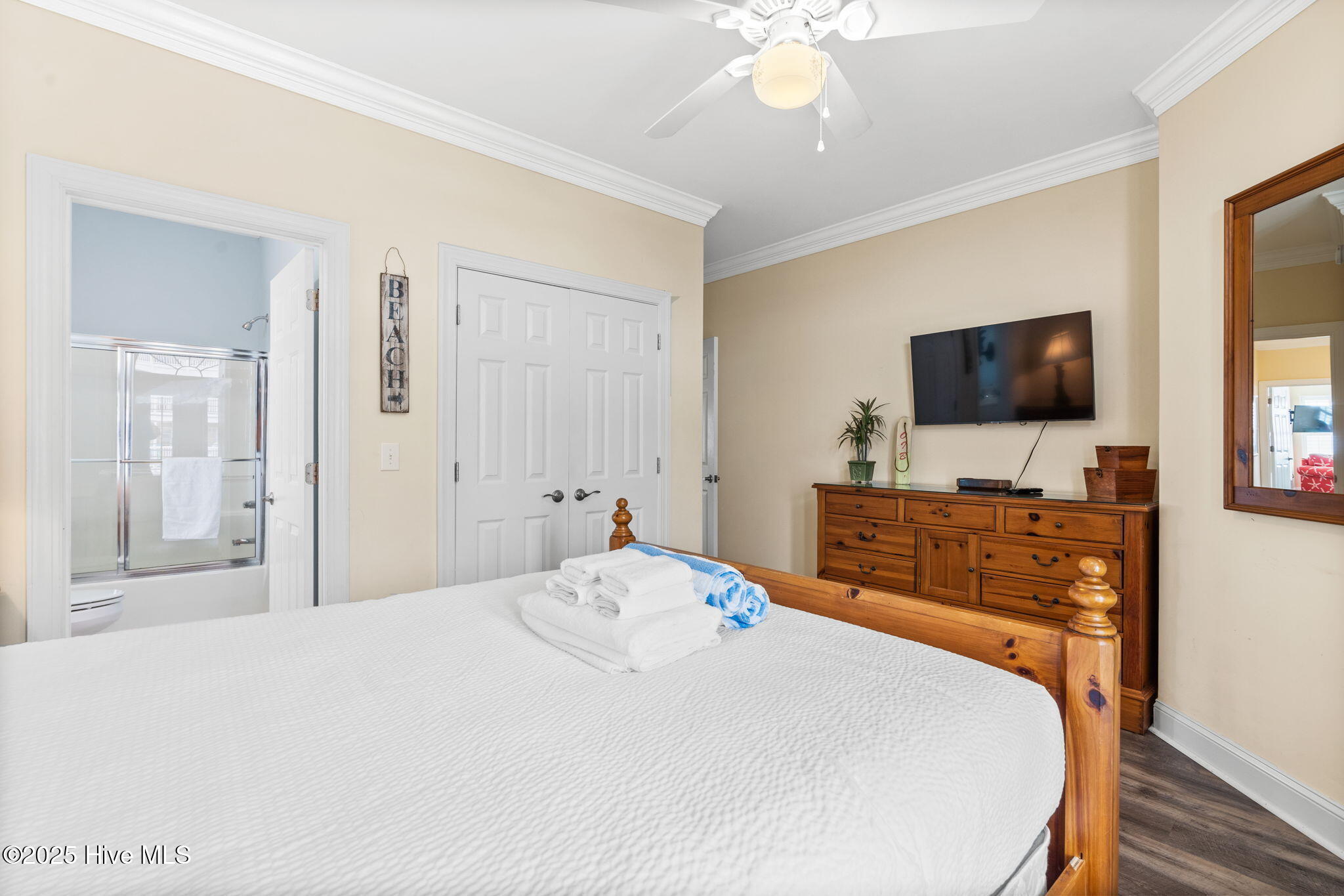 100498196 | Photo 44