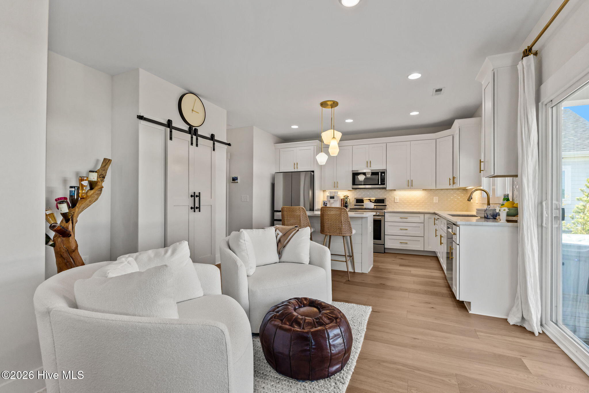 100569687 | Photo 10