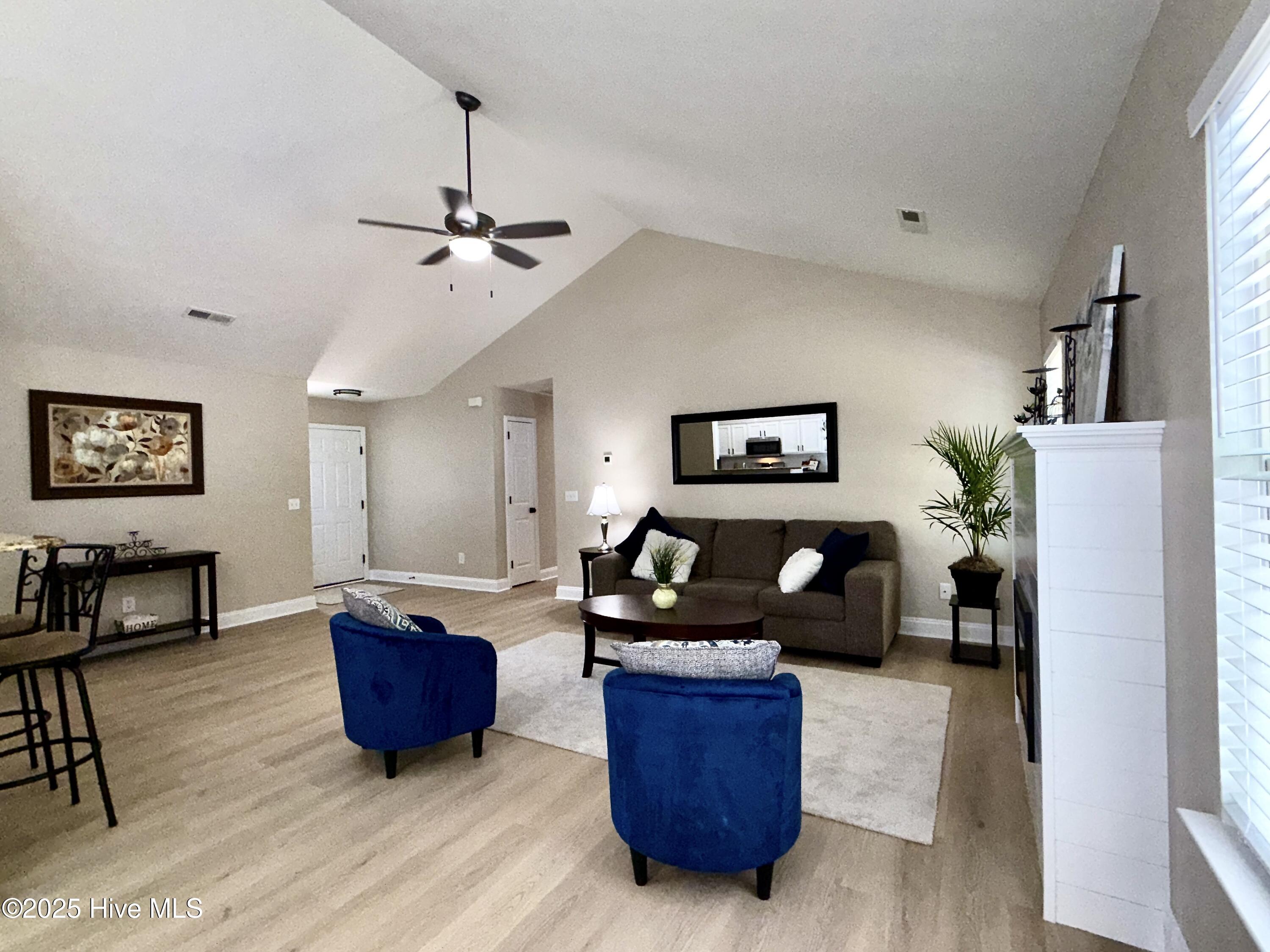 100518451 | Photo 11