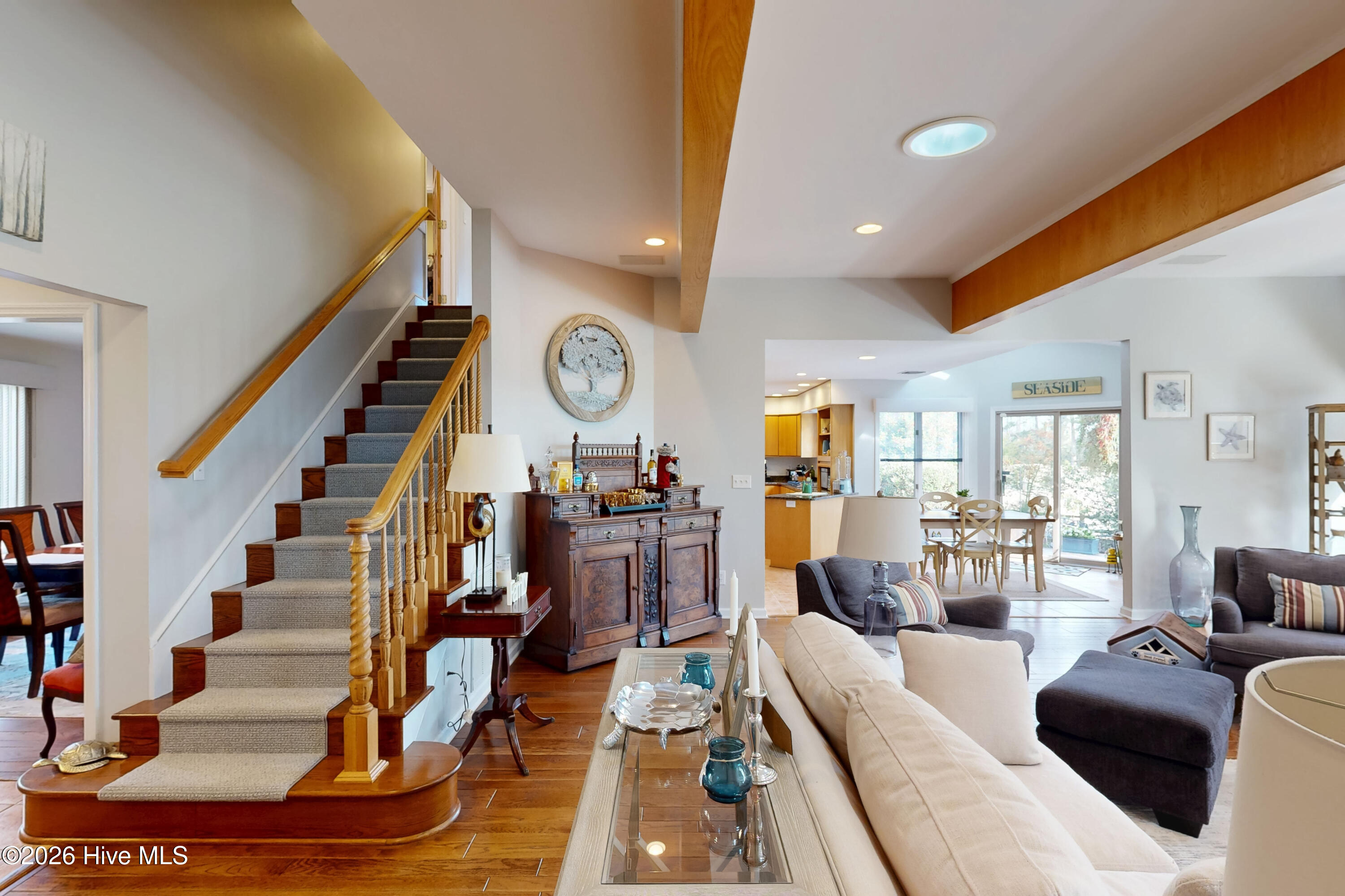 100559840 | Photo 12