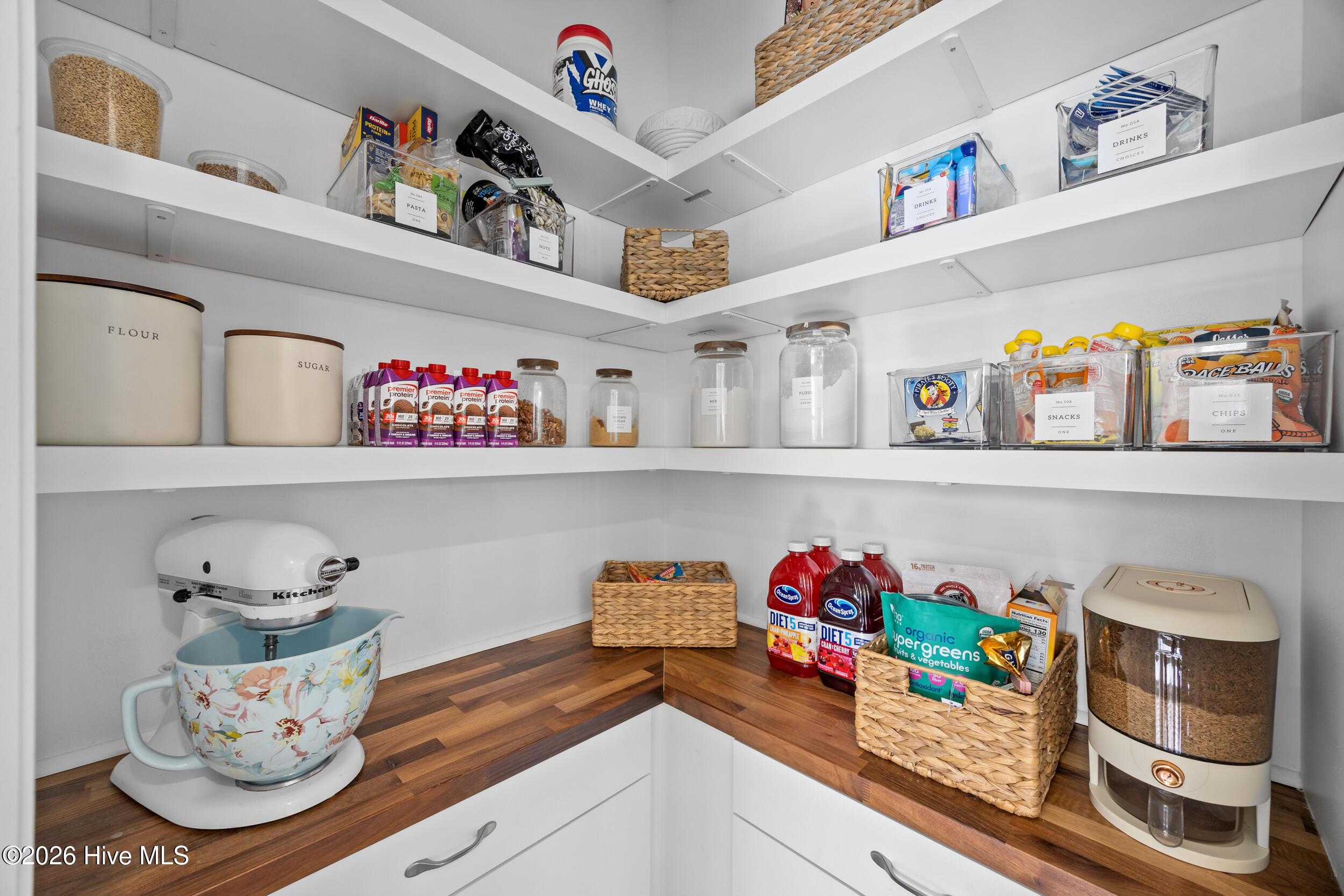 100568989 | Photo 16