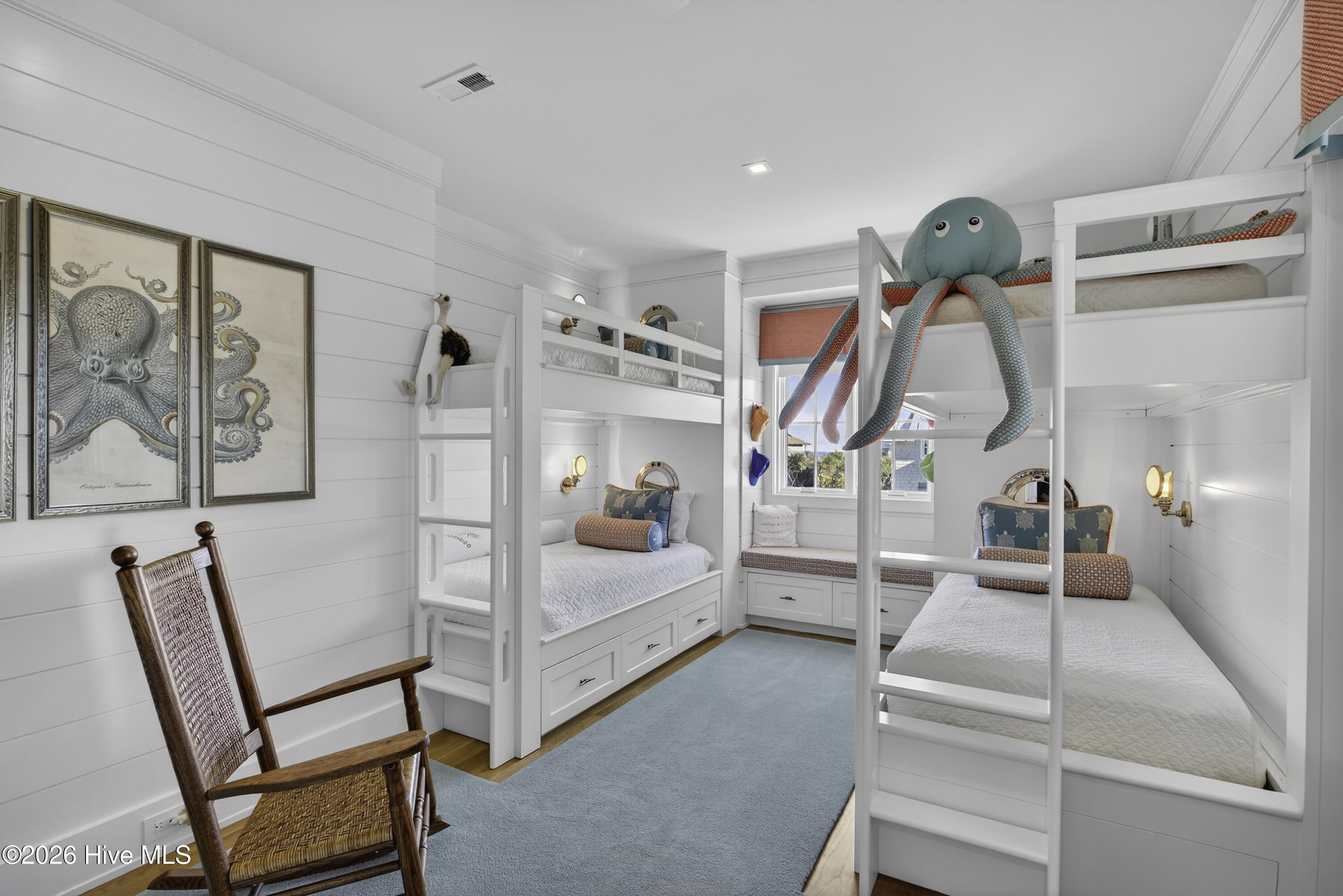 100557560 | Photo 36