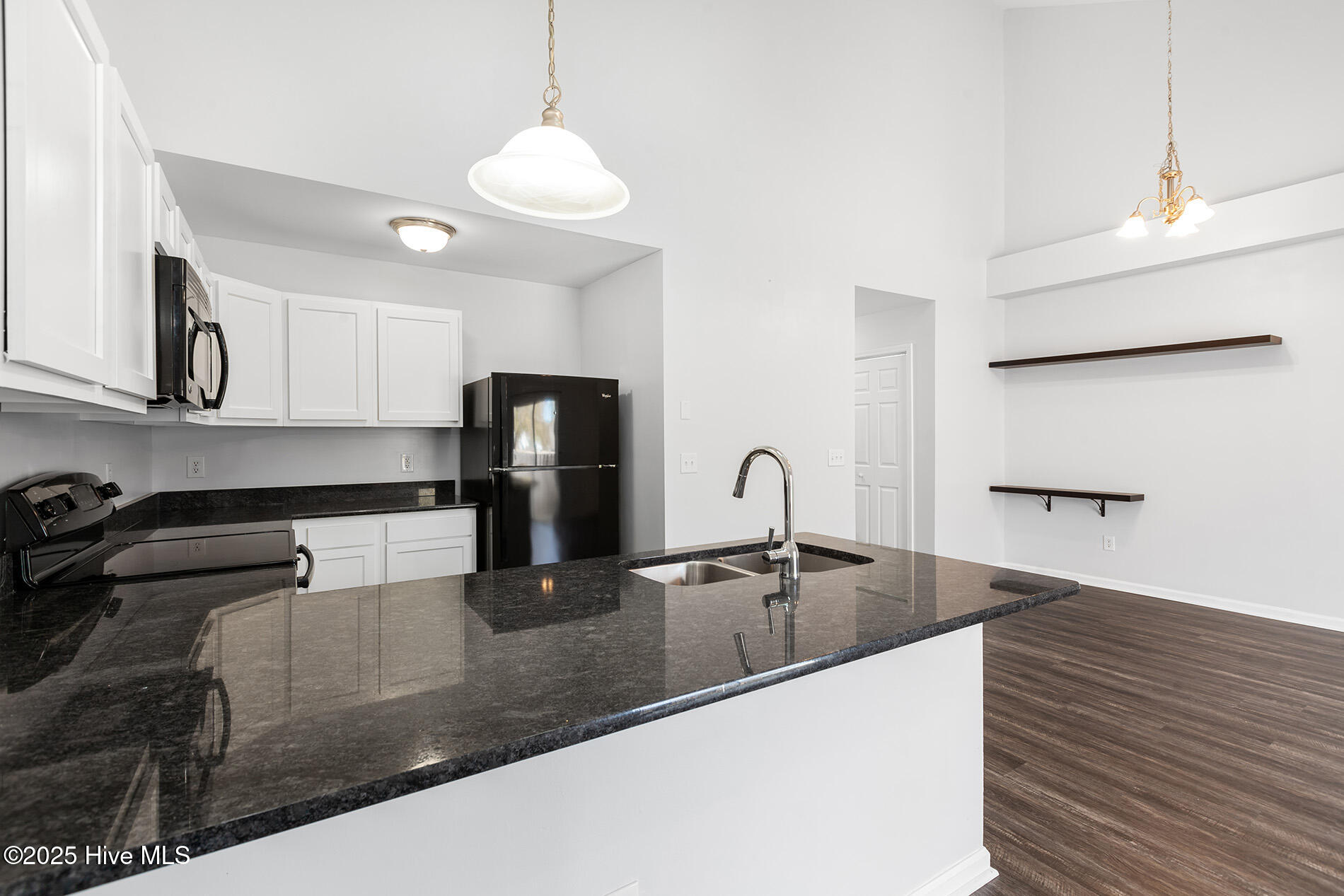 100526047 | Photo 13