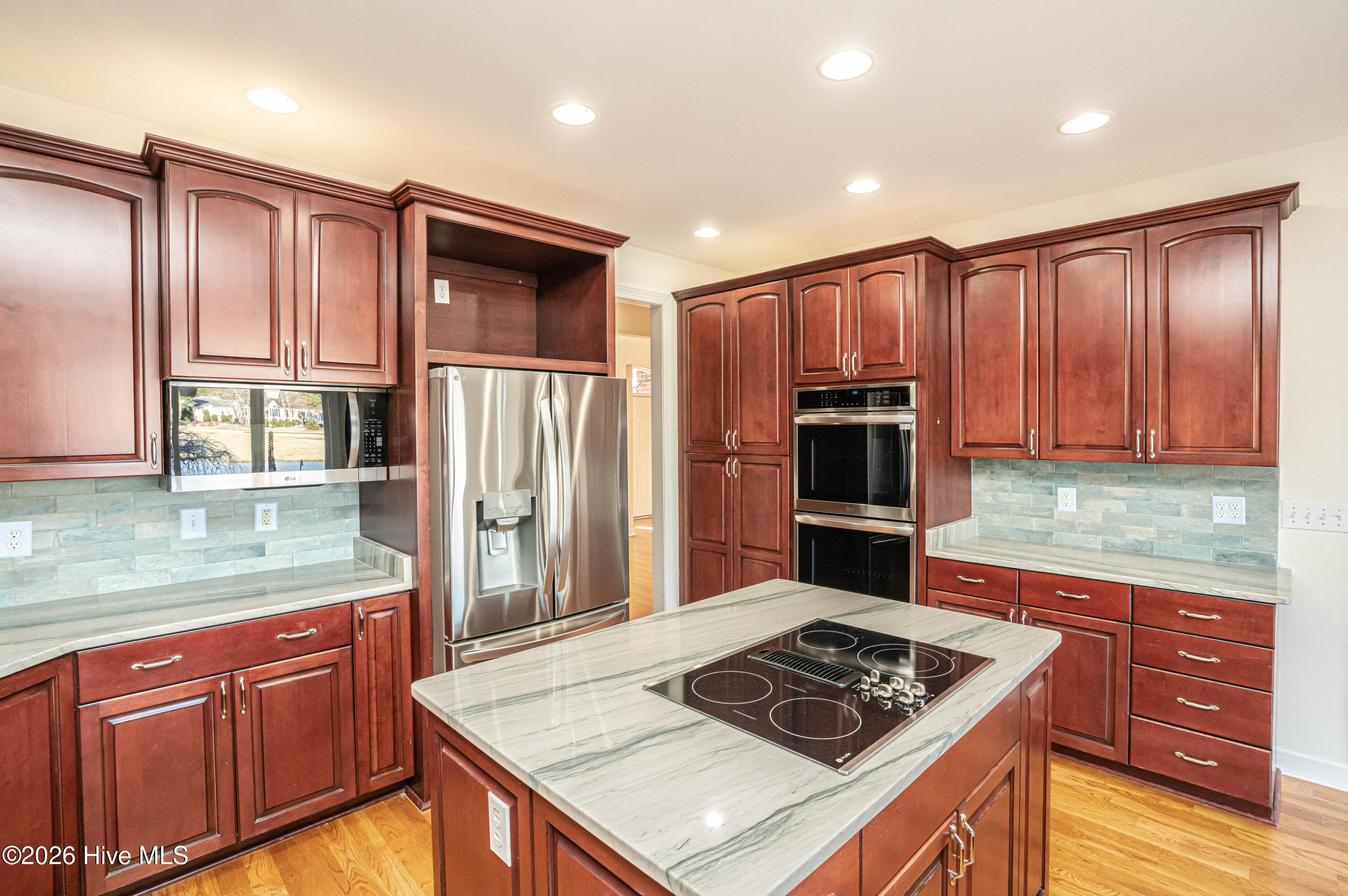 100553430 | Photo 28