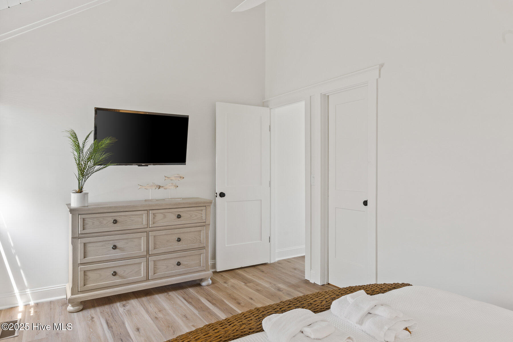 100540785 | Photo 30