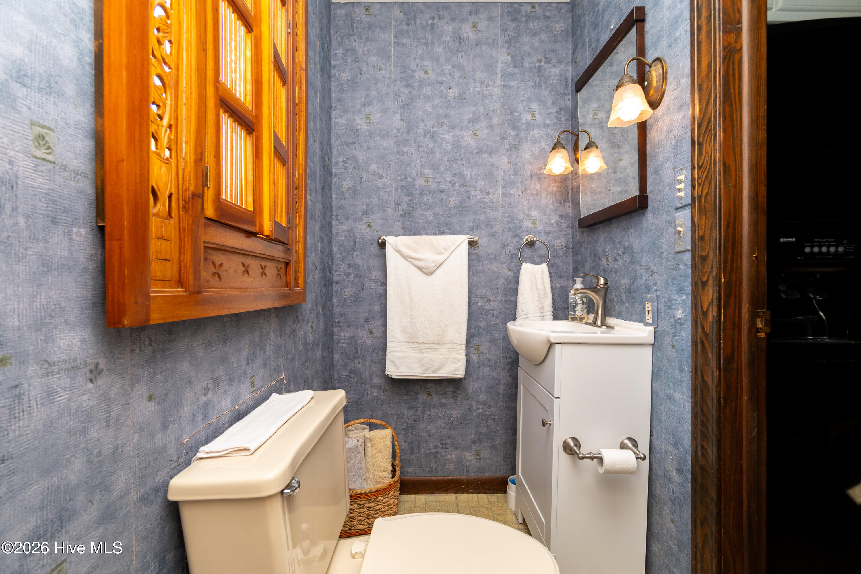 Full bathroom in utility