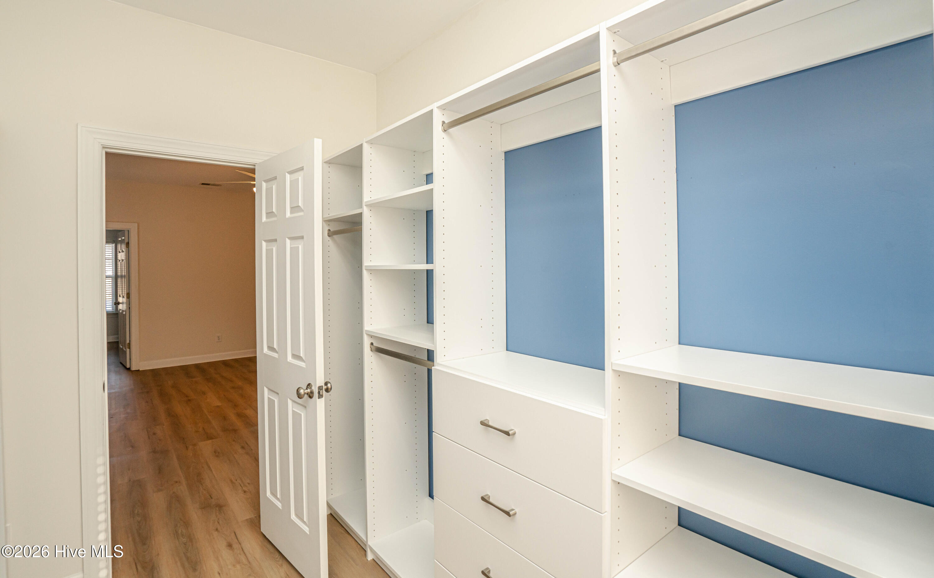 100553430 | Photo 46