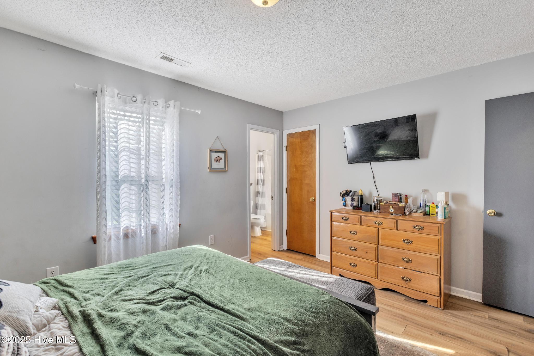 100525270 | Photo 21