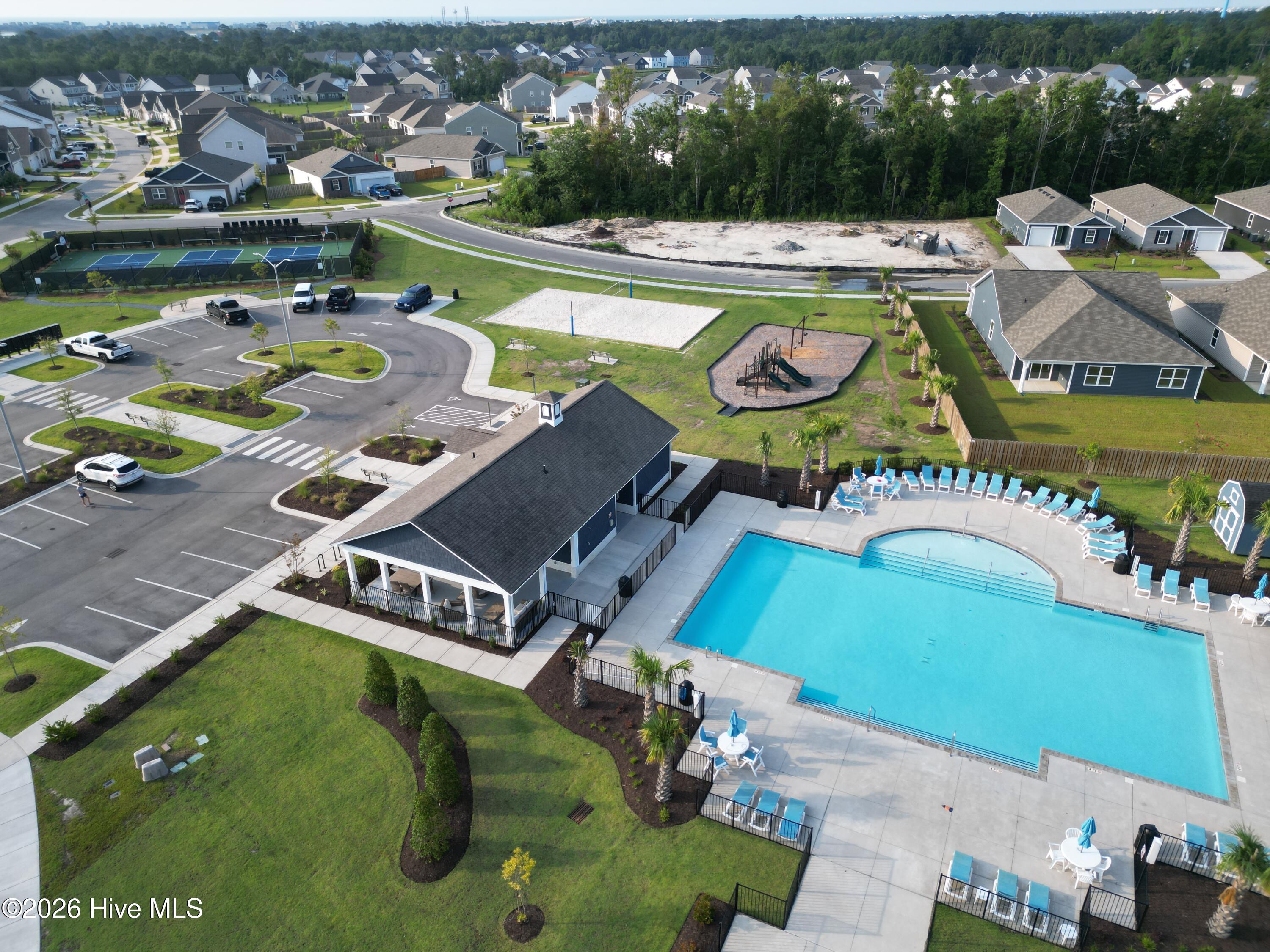 100557752 | Photo 43