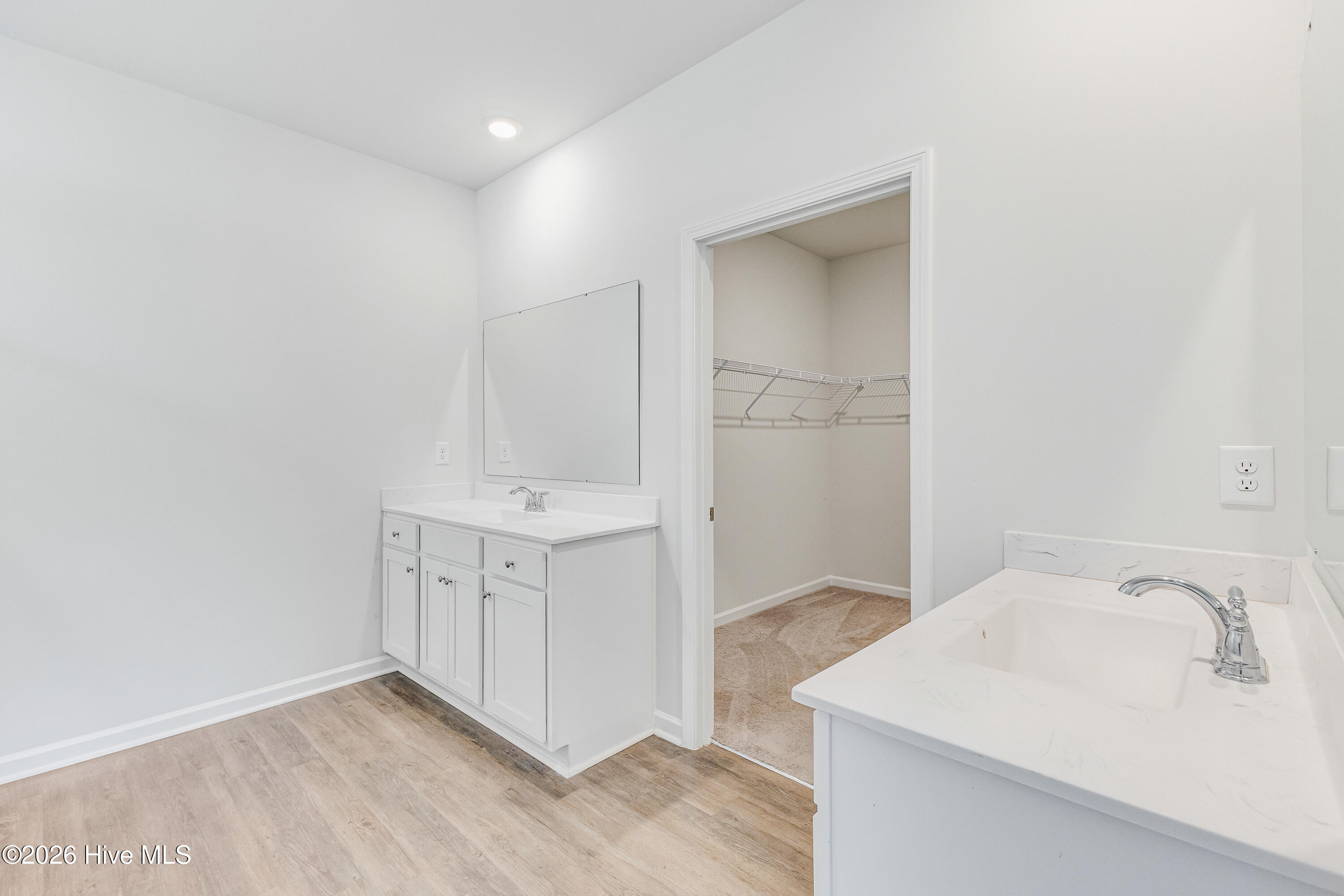 100521011 | Photo 26