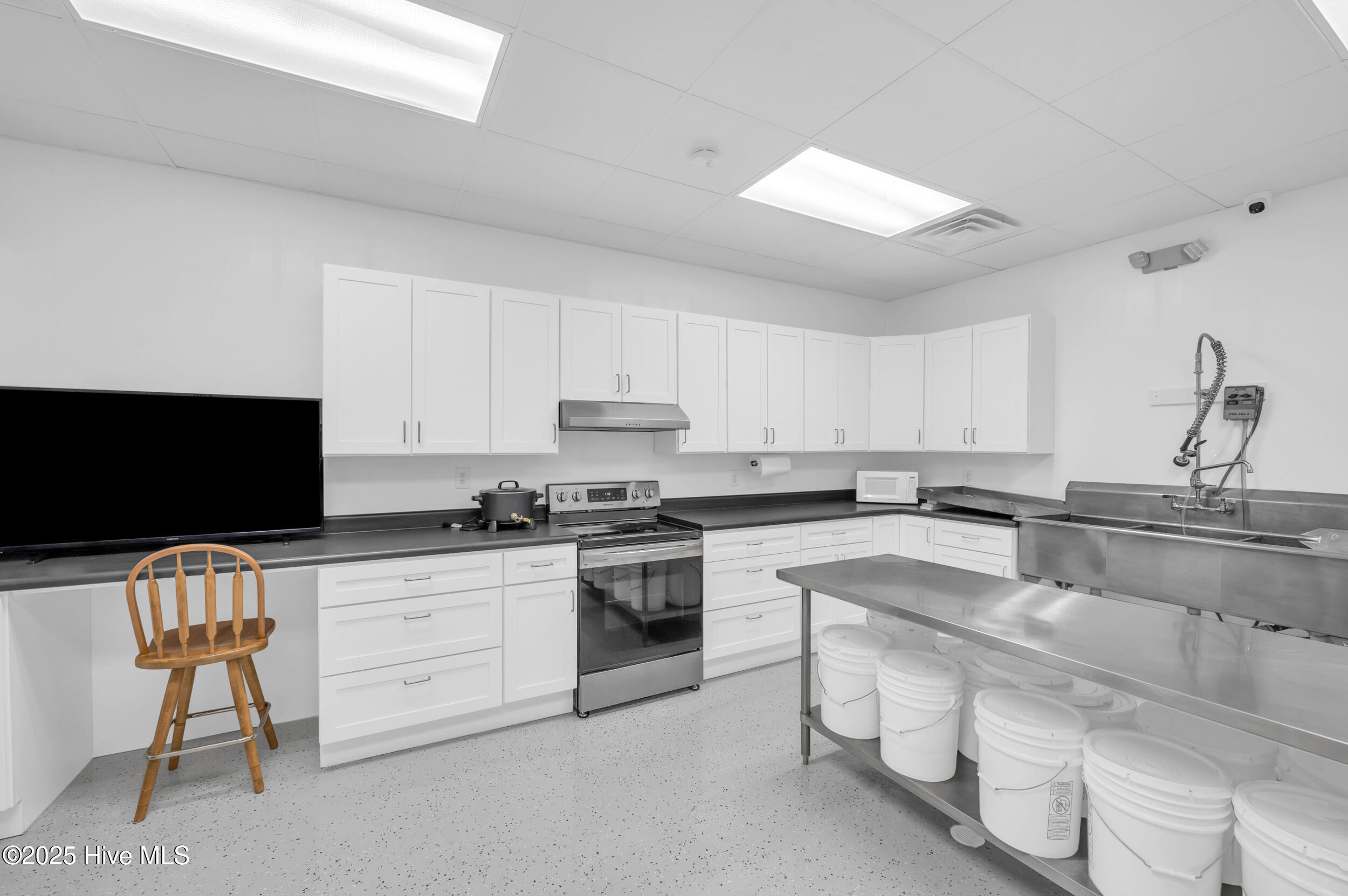 100532115 | Photo 61