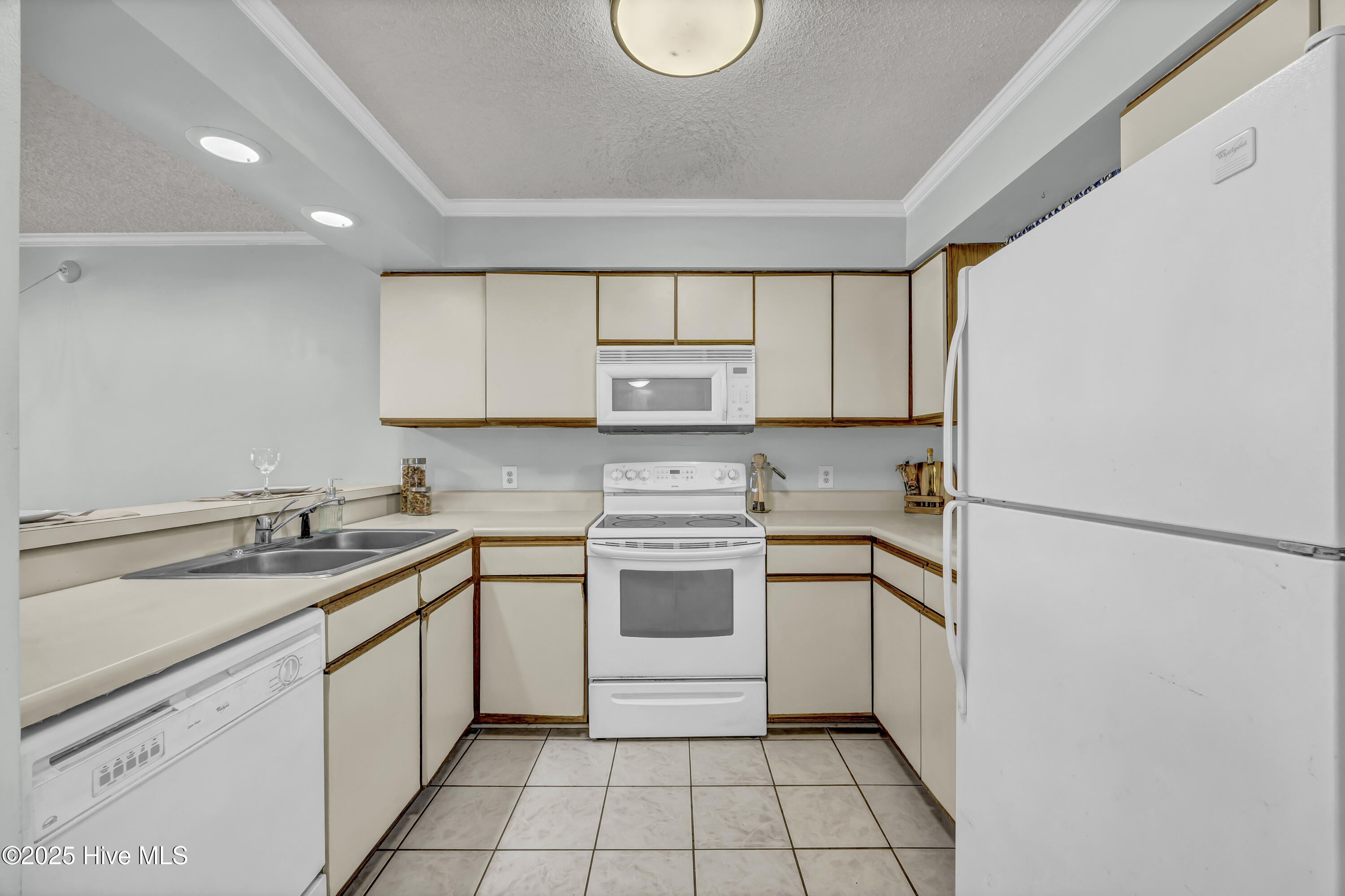 100516907 | Photo 14