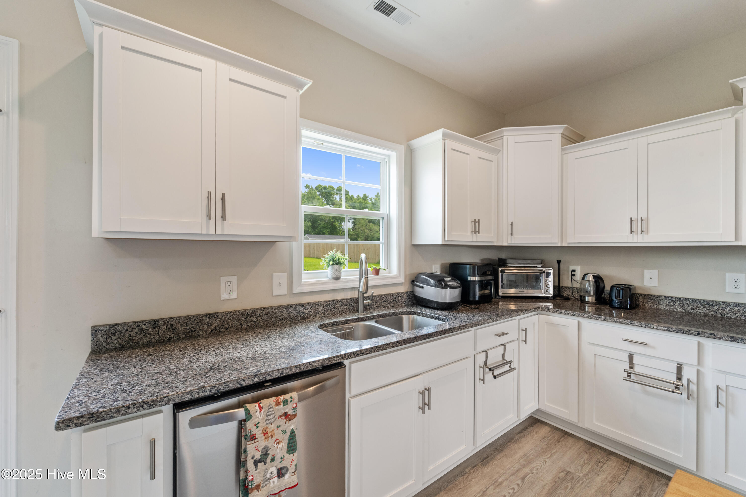 100533820 | Photo 38