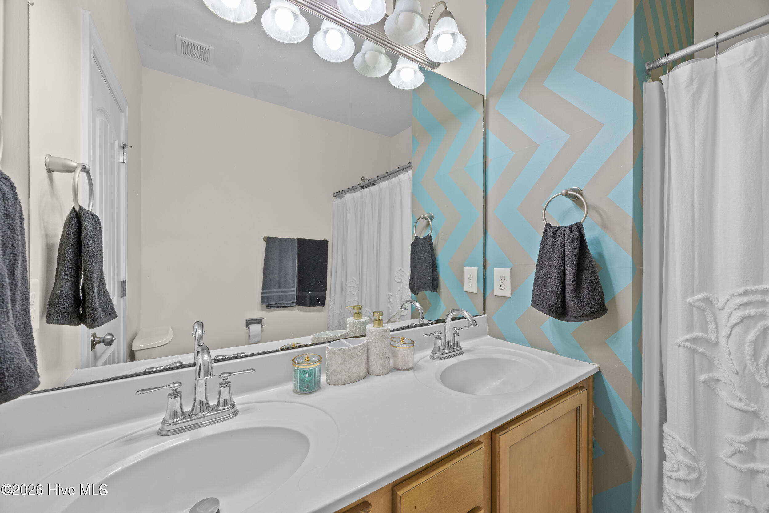 100564548 | Photo 17