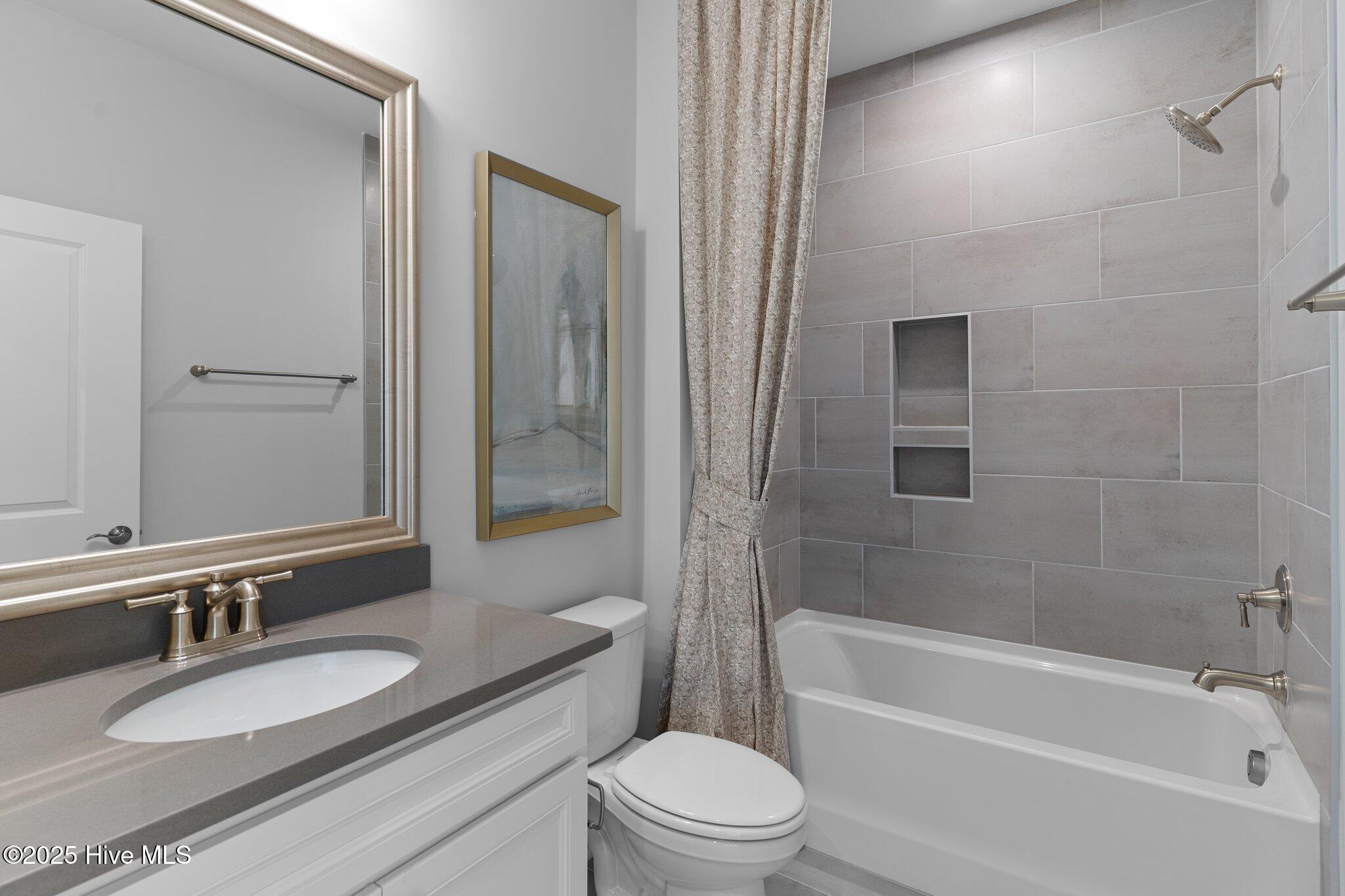 100570660 | Photo 17