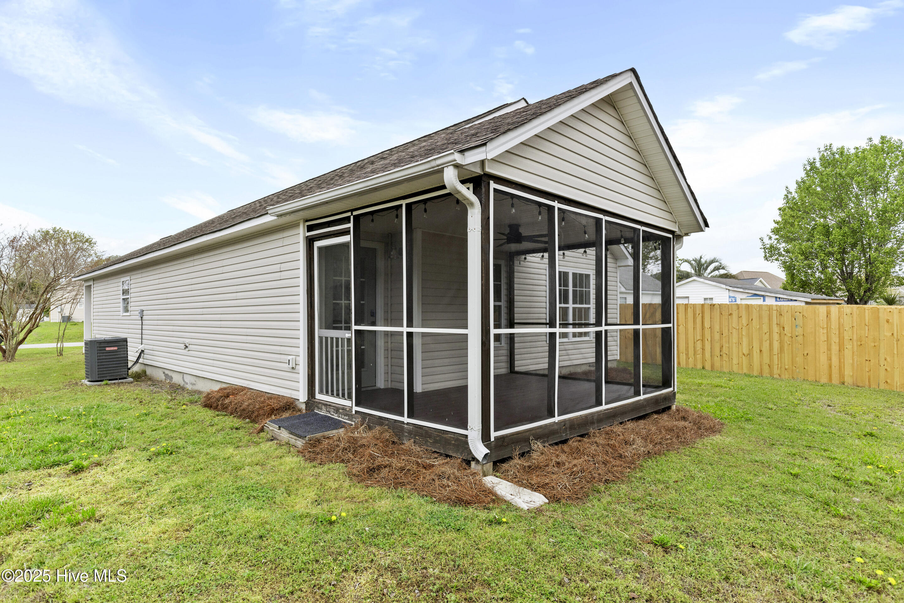 100548000 | Photo 39