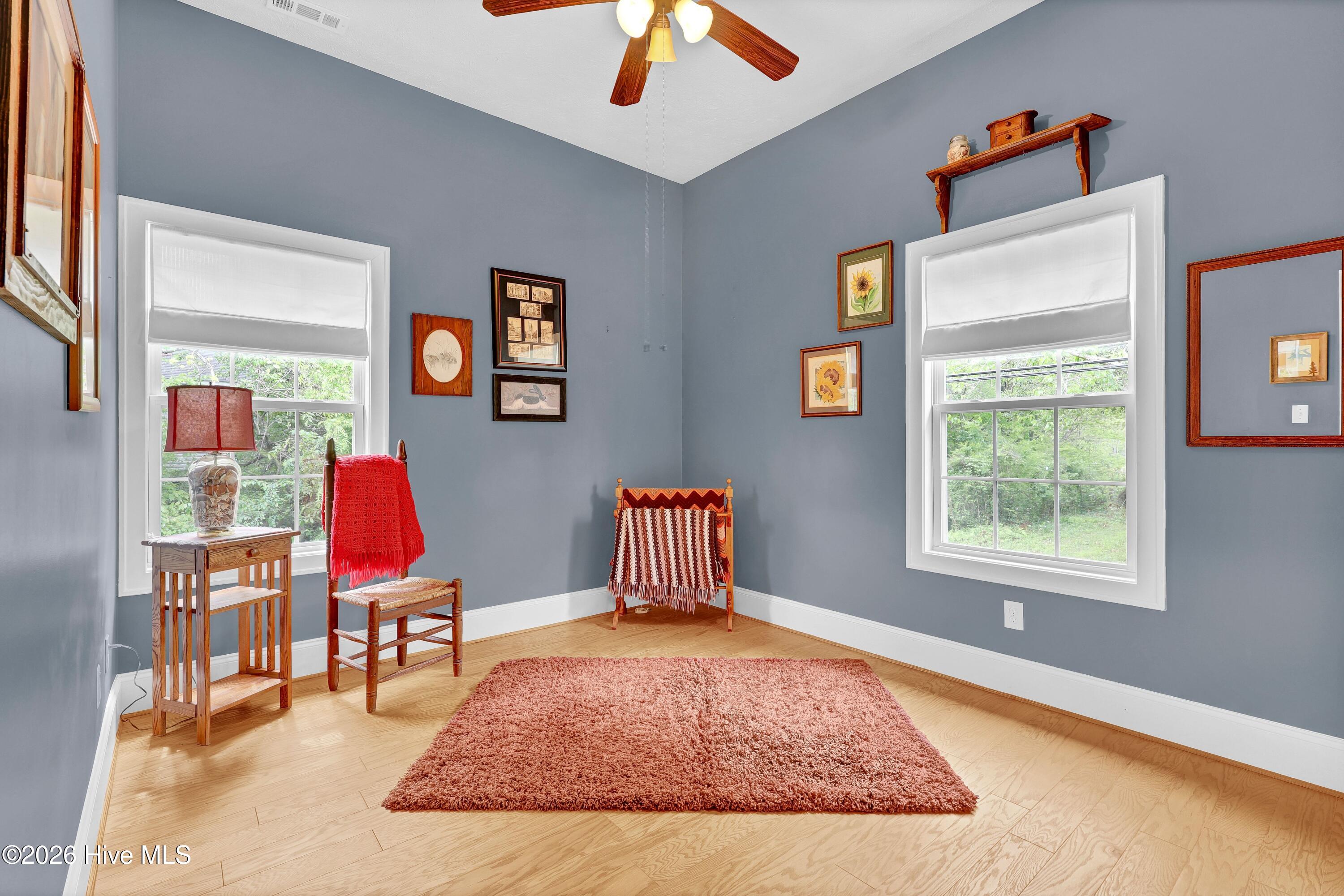 100564769 | Photo 18