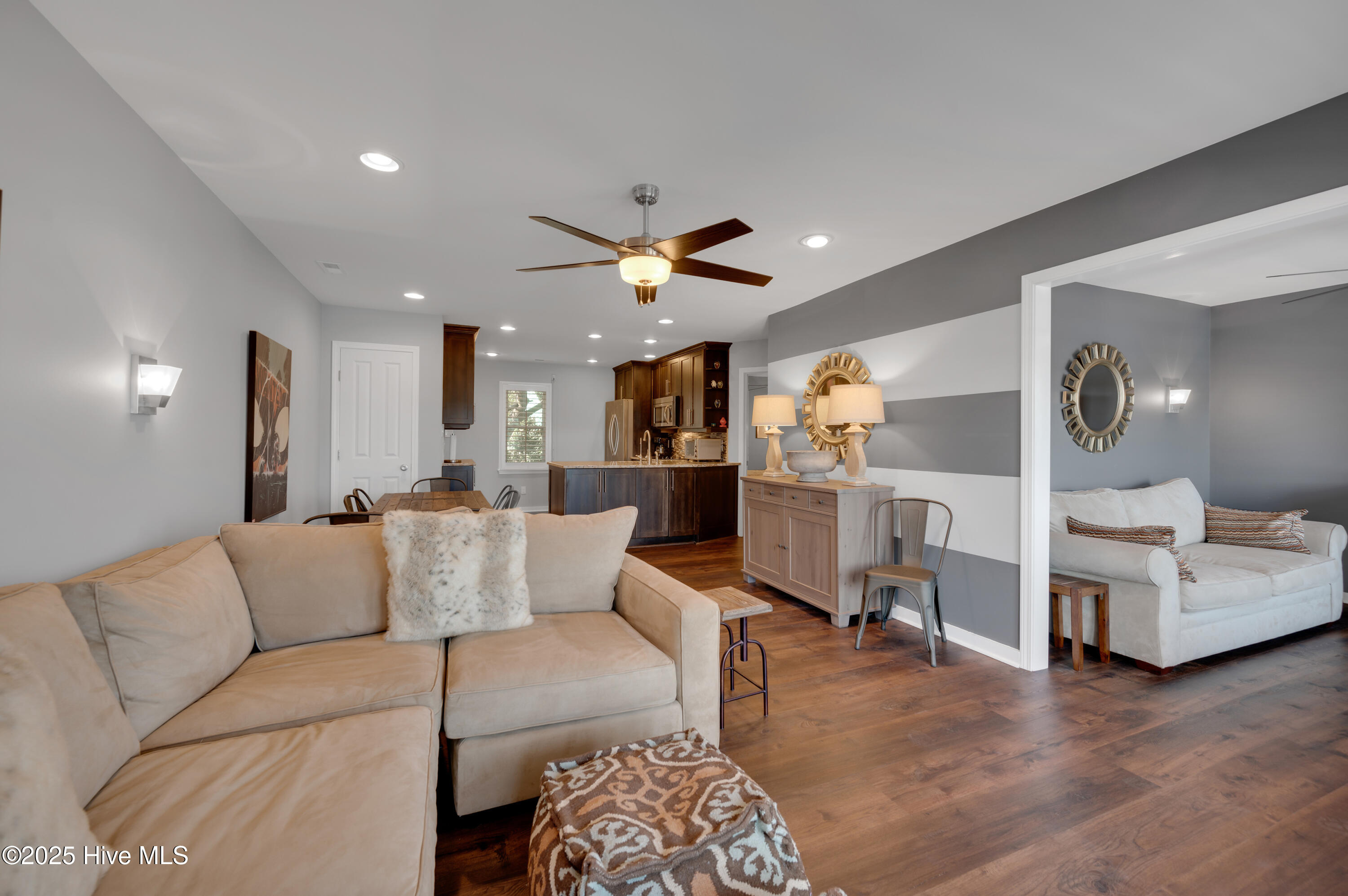 100498545 | Photo 26