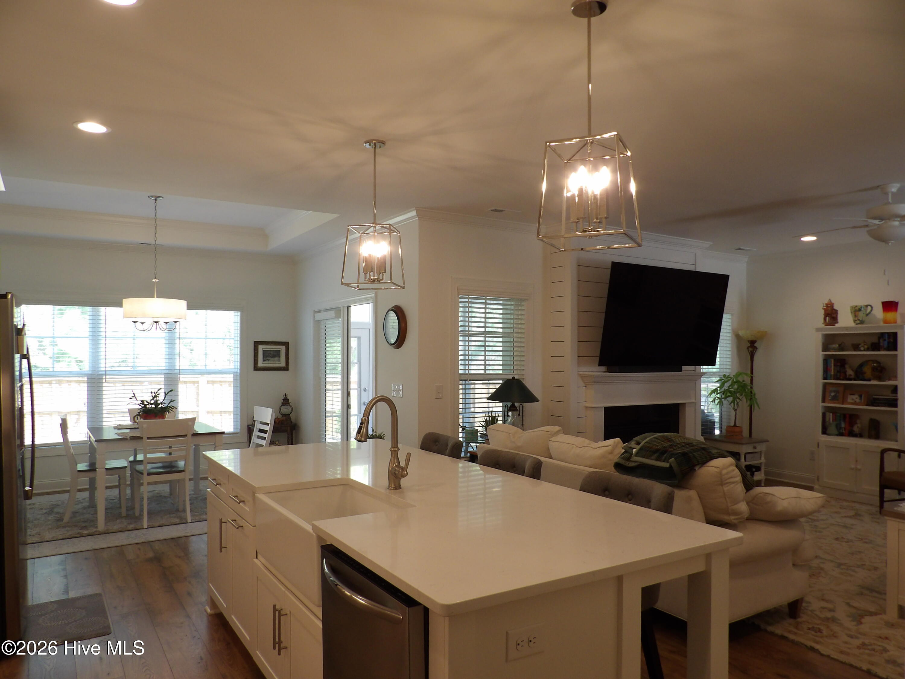 100561891 | Photo 19