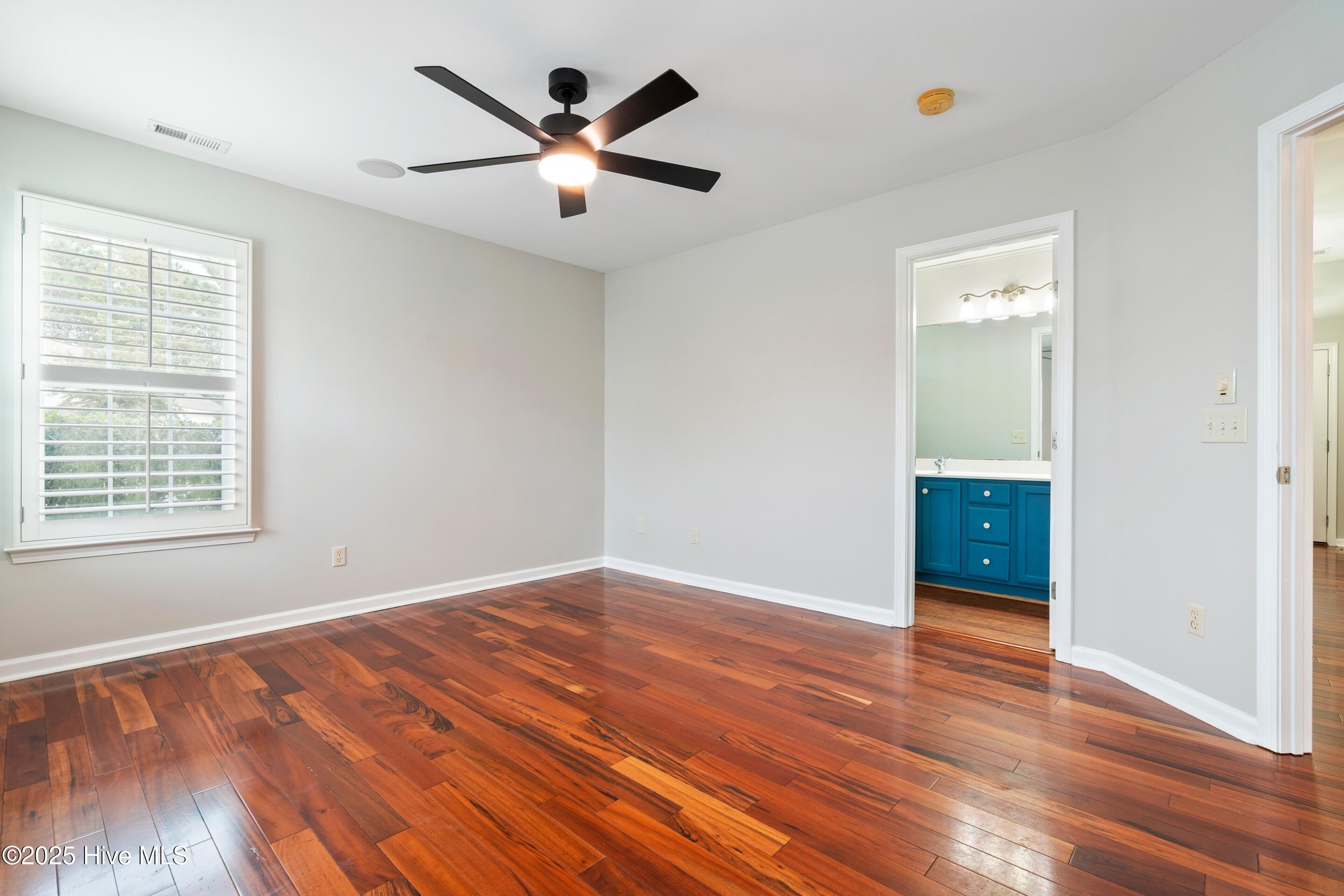 100538877 | Photo 23